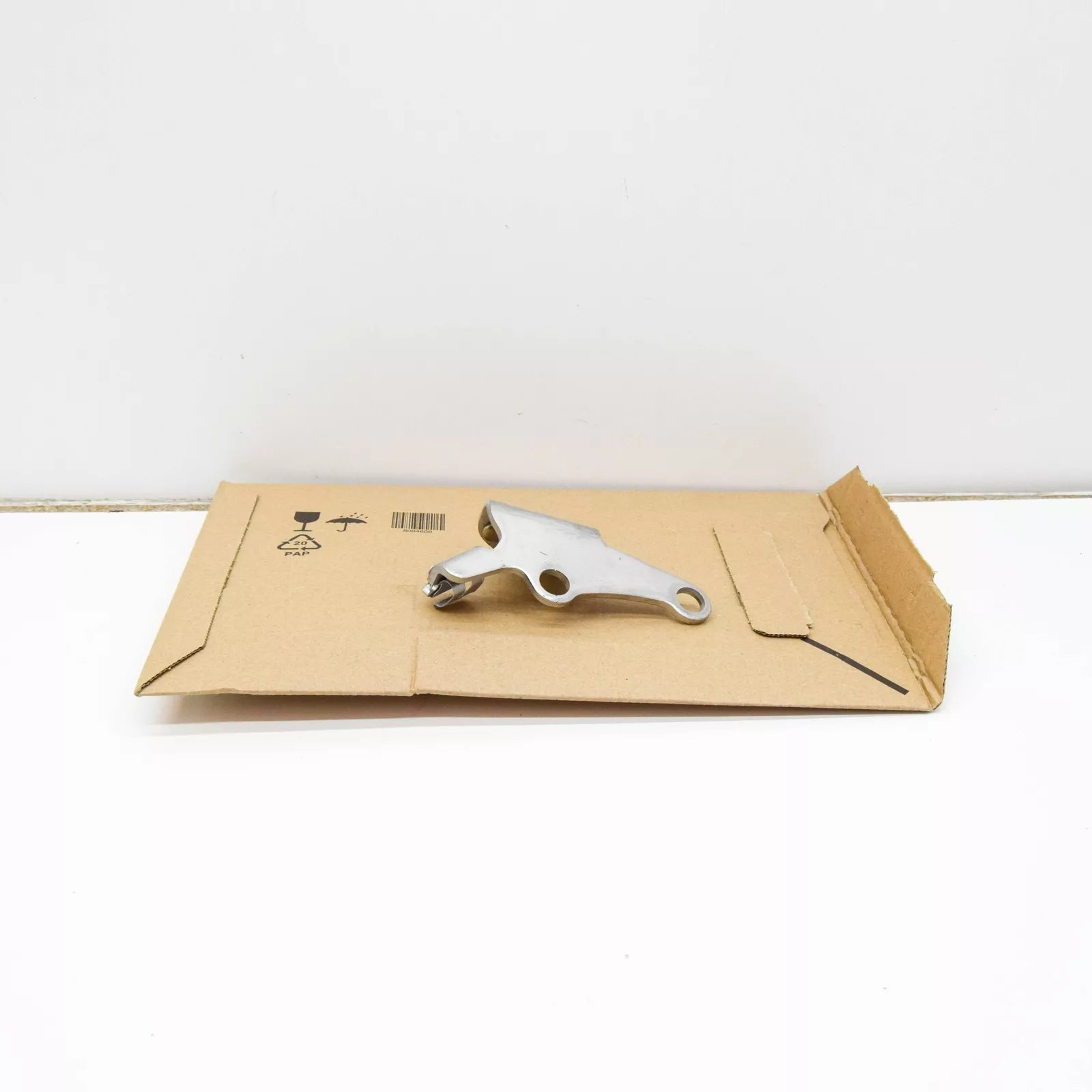 NEW BMW 2 COUPE F87 CATALYTIC CONVERTER BRACKET HOLDER 18327849340 ORIGINAL