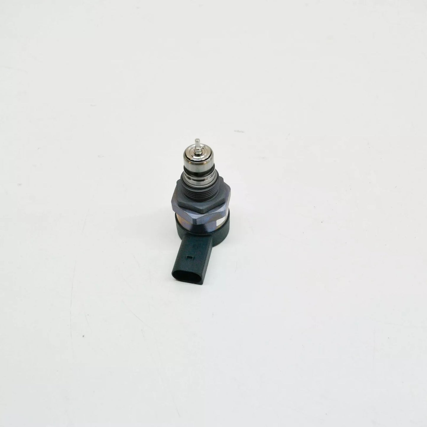 NEW AUDI Q7 4L FUEL RAIL PRESSURE RELIEF VALVE 057130764F ORIGINAL