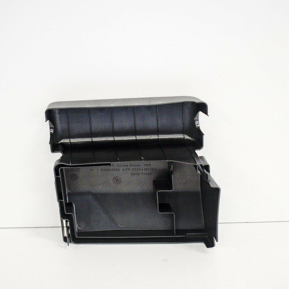 NEW VOLKSWAGEN PASSAT B8 FUSE BOX RELAY COVER 5C0937132C ORIGINAL