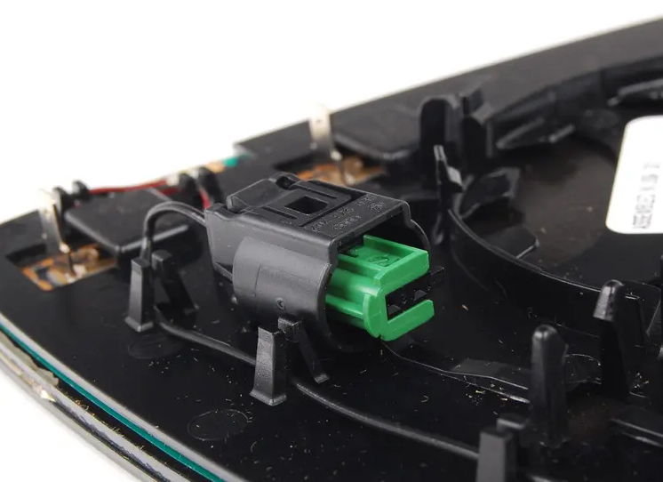 NEW AUDI Q7 4L FRONT LEFT DOOR MIRROR GLASS 8R0857535F ORIGINAL