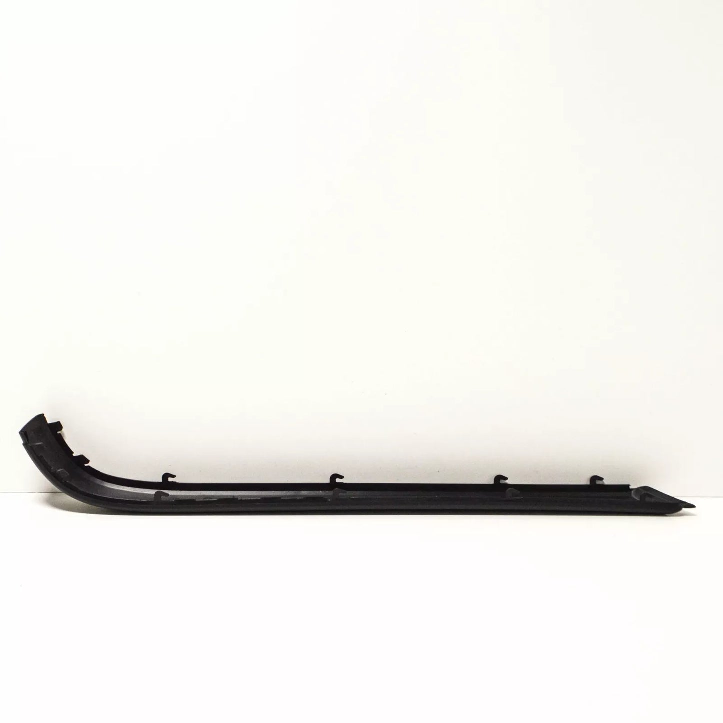 NEW BMW 5 E34 REAR BUMPER RIGHT TRIM 51128148818 8148818 1995