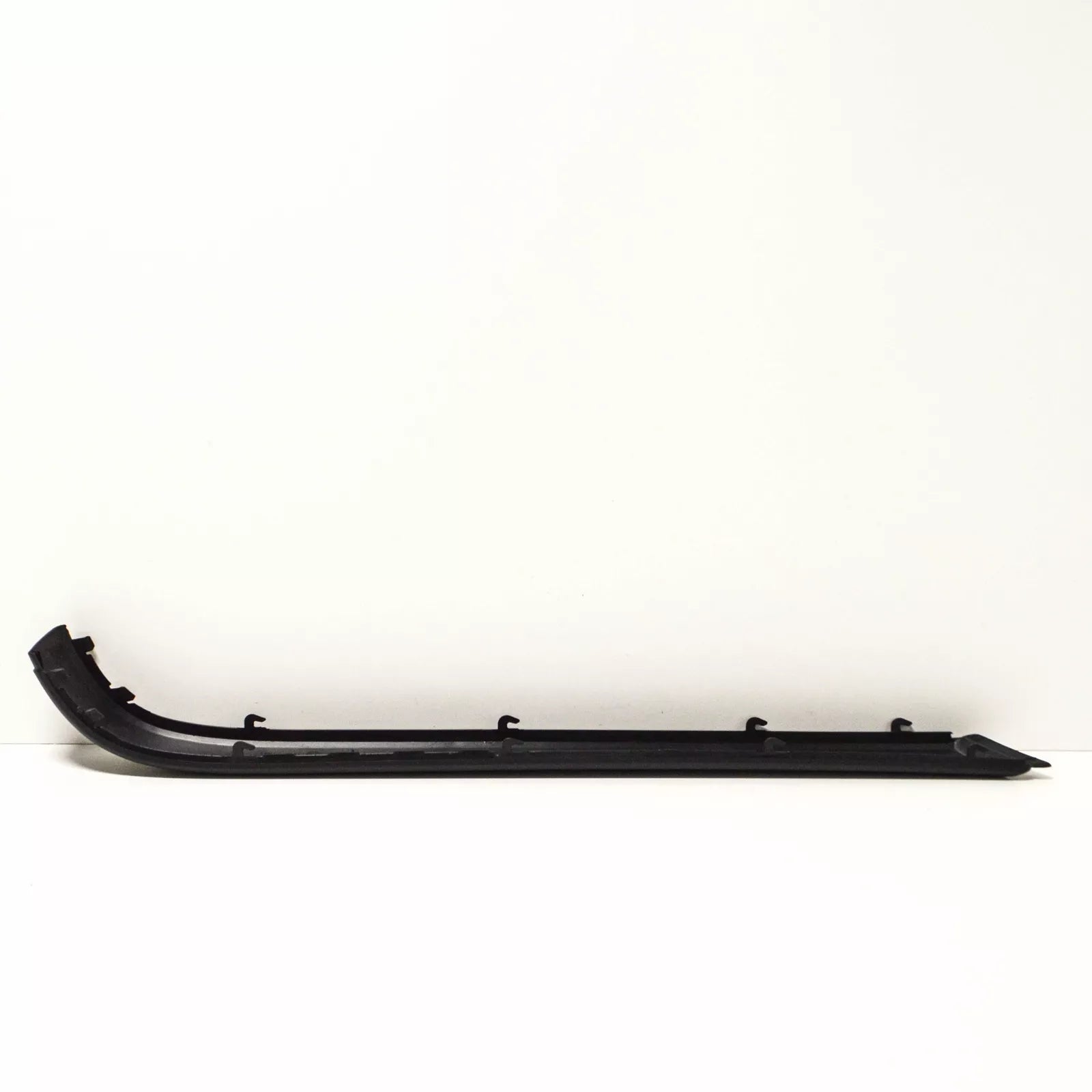 NEW BMW 5 E34 REAR BUMPER RIGHT TRIM 51128148818 8148818 1995