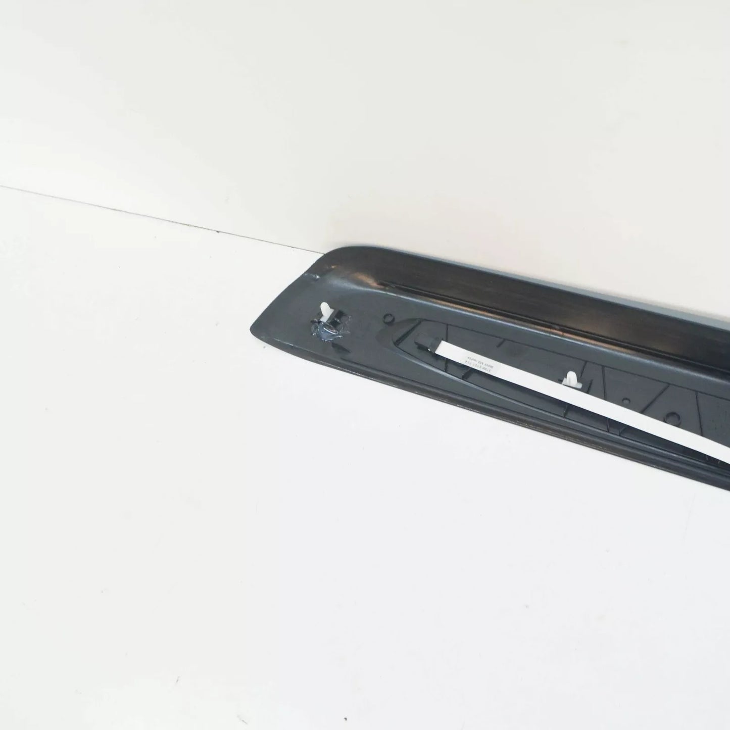 NEW BMW 6 E63 RIGHT DOOR SILL COVER 51477898230 7898230 ORIGINAL