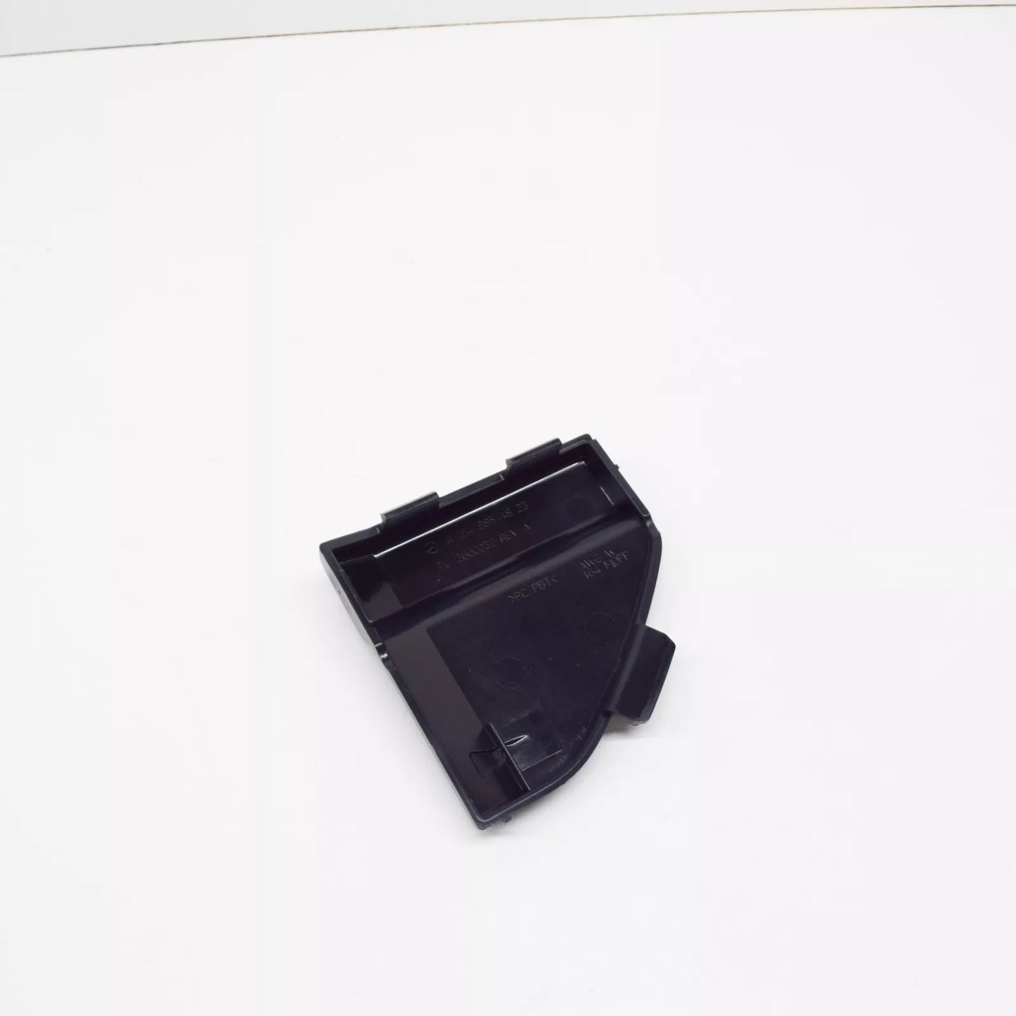 NEW MERCEDES-BENZ ML W164 FRONT BUMPER TOW EYE COVER A16488548239999 ORIGINAL