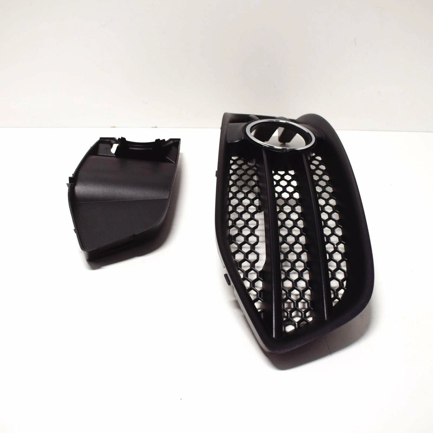 NEW AUDI A3 S3 8P RIGHT FOG LIGHT GRILLE 8P0807682G9B9 8P0807682G