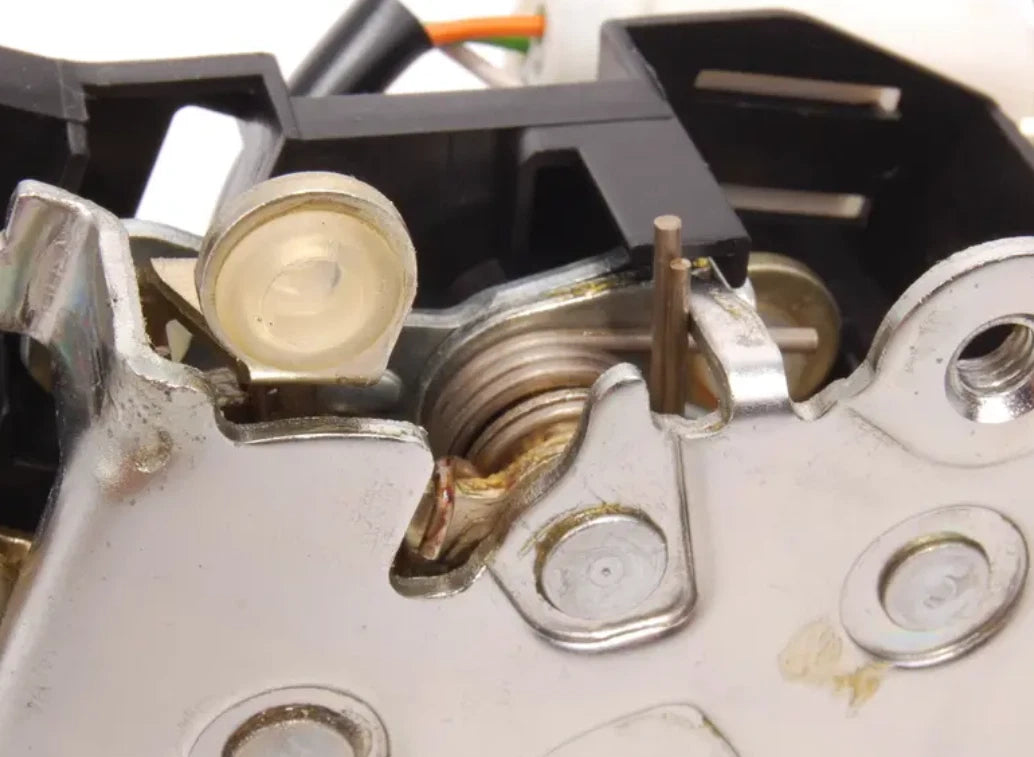 NEW BMW 7 E38 REAR LEFT DOOR LATCH LOCK ACTUATOR 51228125671 8125671 ORIGINAL