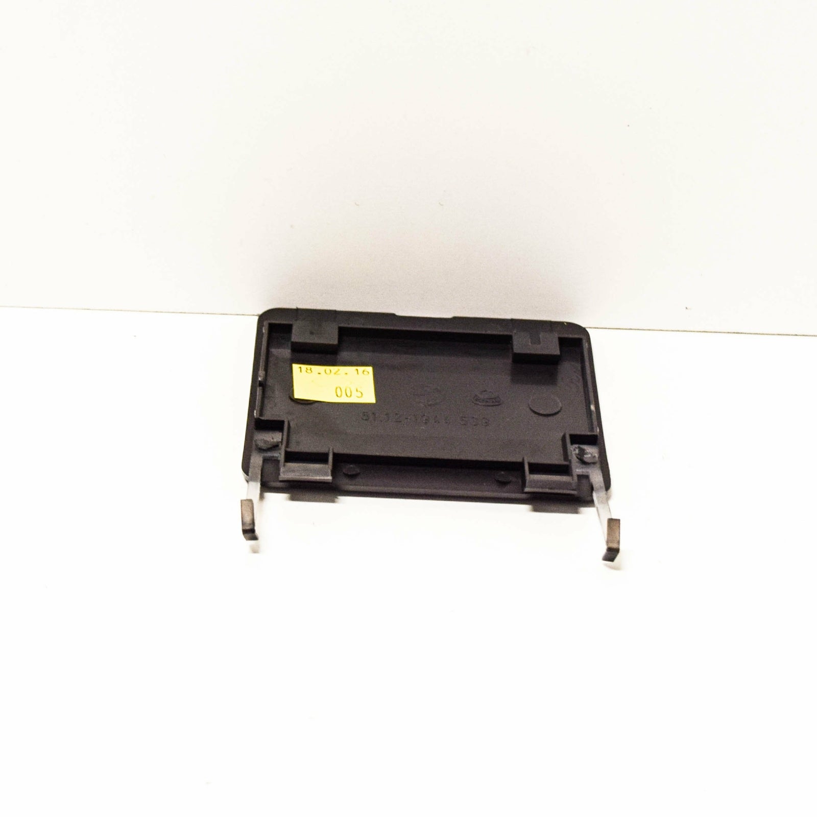 new bmw 5 e34 rear bumper tow hook cover 51121944539 original