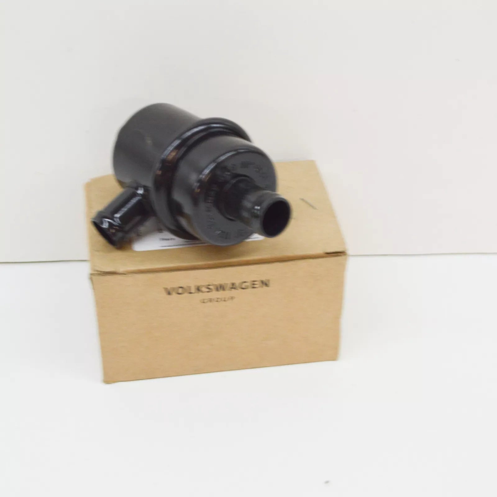 NEW AUDI A6 ALLROAD QUATTRO C5 COOLANT REGULATOR 4B3121113A ORIGINAL