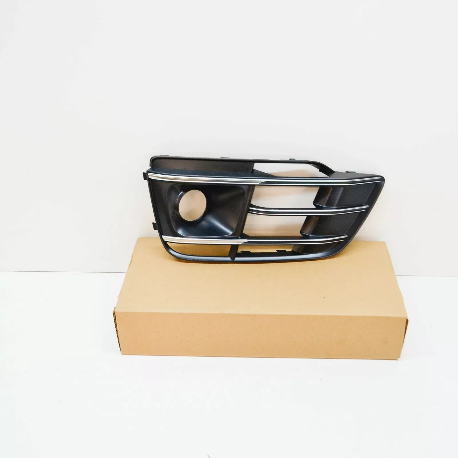 NEW AUDI SQ5 FRONT BUMPER FOG LIGHT GRILL LEFT SIDE 80A807679PRU6 2018