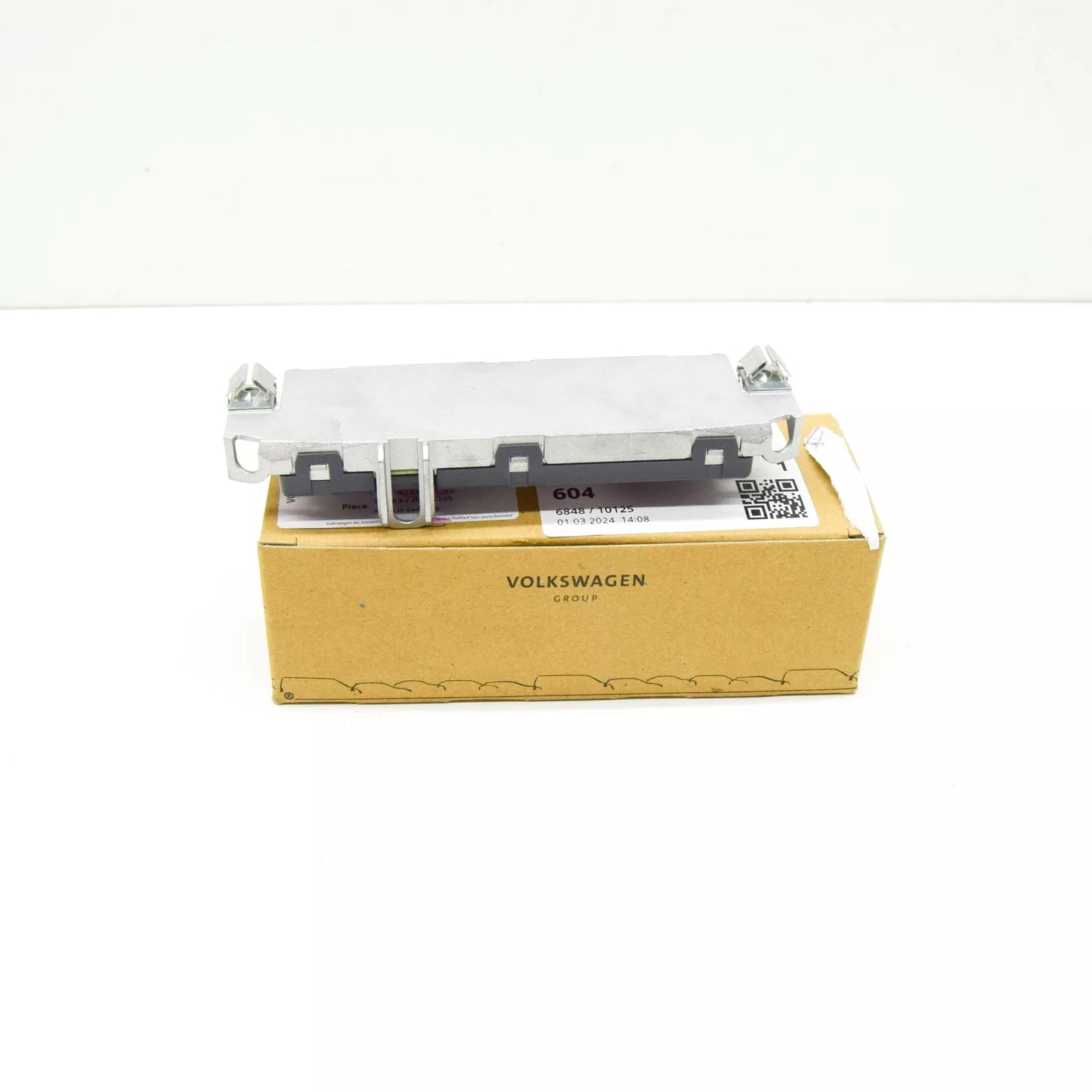 NEW AUDI A4 B8 ANTENNA AMPLIFIER 8K5035225F ORIGINAL