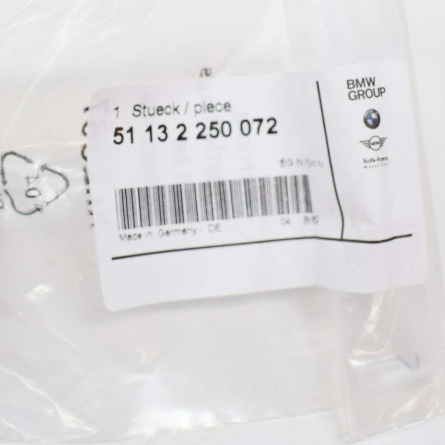 NEW BMW 3 E36 FRONT RIGHT FENDER MOLDING 51132250072 2250072 1997 ORIGINAL