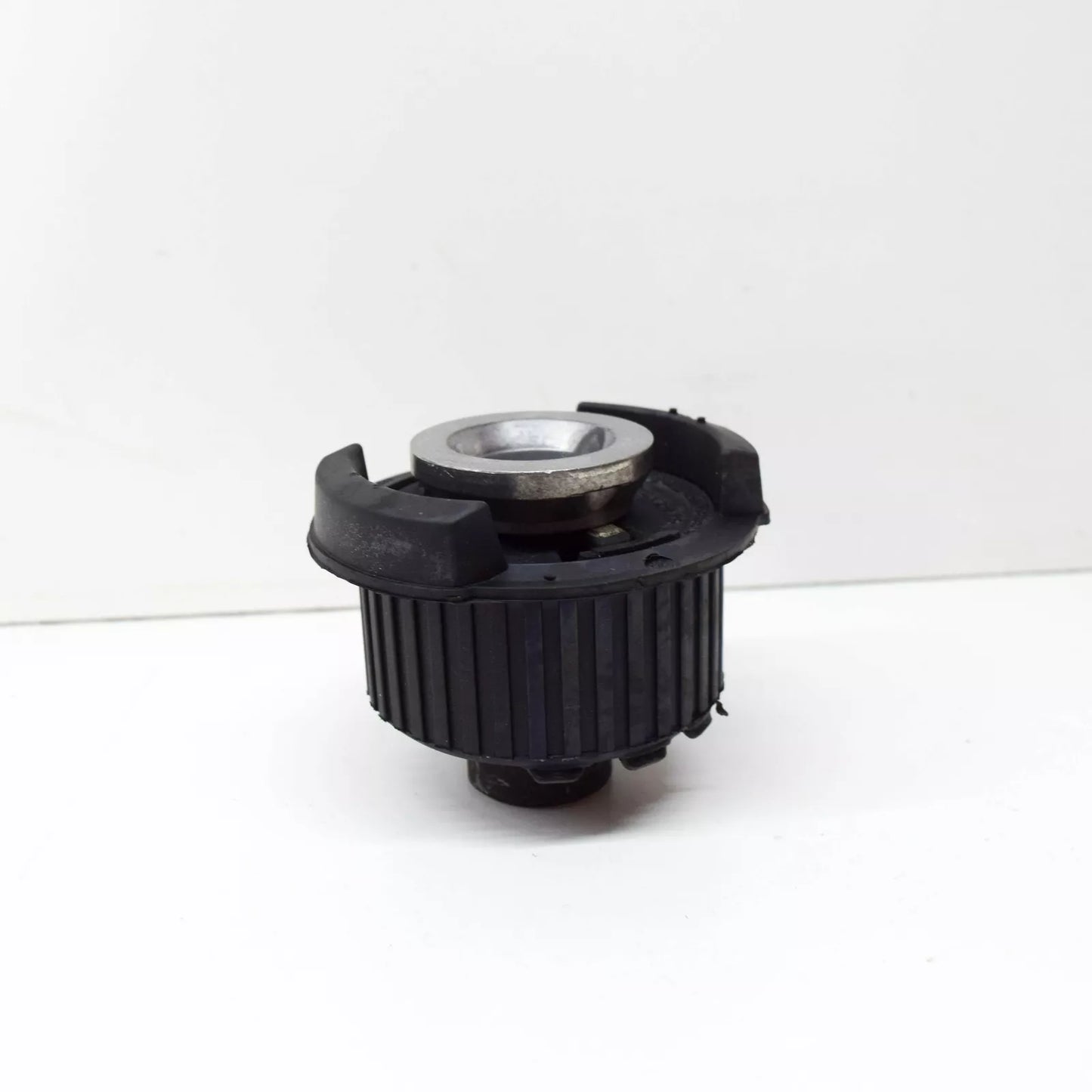 NEW MB C W204 REAR SUBFRAME CARRIER SUSPENSION HUB MOUNT A2043510842 ORIGINAL