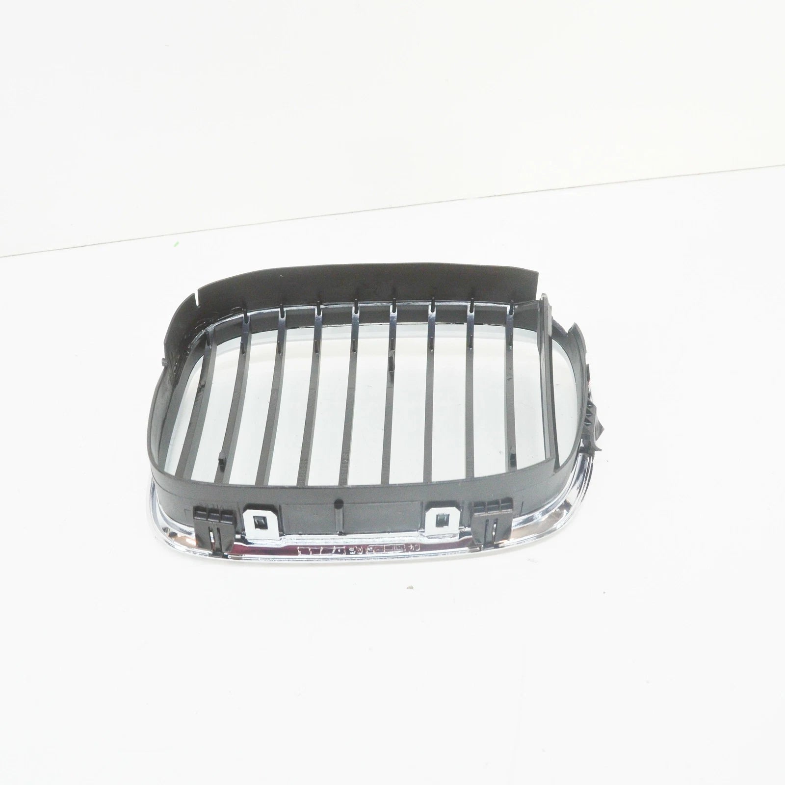 NEW BMW E39 FRONT RADIATOR KIDNEY CHROME GRILLE RIGHT 8184532 51138184532