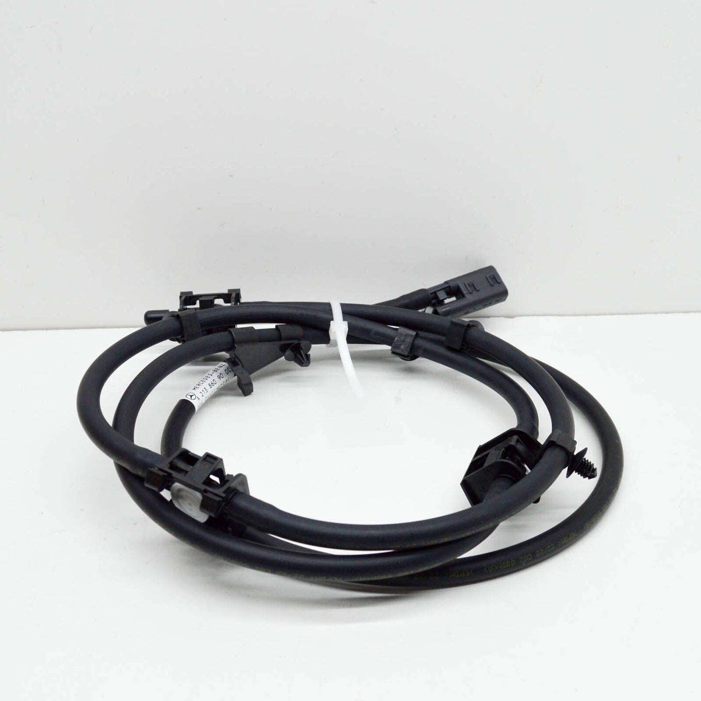 NEW MB E W213 WINDSHIELD WASHER HOSE LINE WITH NOZZLE A2138609000 ORIGINAL