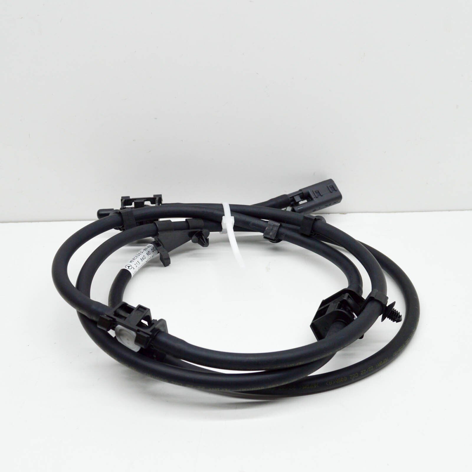 NEW MB E W213 WINDSHIELD WASHER HOSE LINE WITH NOZZLE A2138609000 ORIGINAL