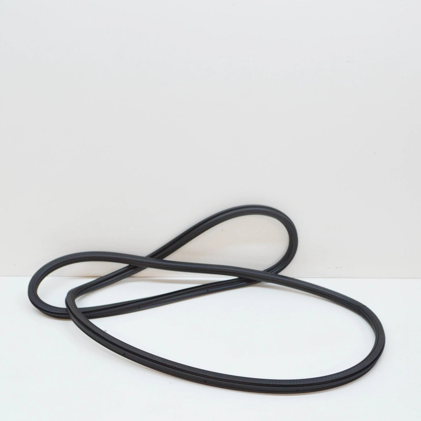 NEW AUDI A6 AVANT C6 REAR LID SEAL 4F9827705H