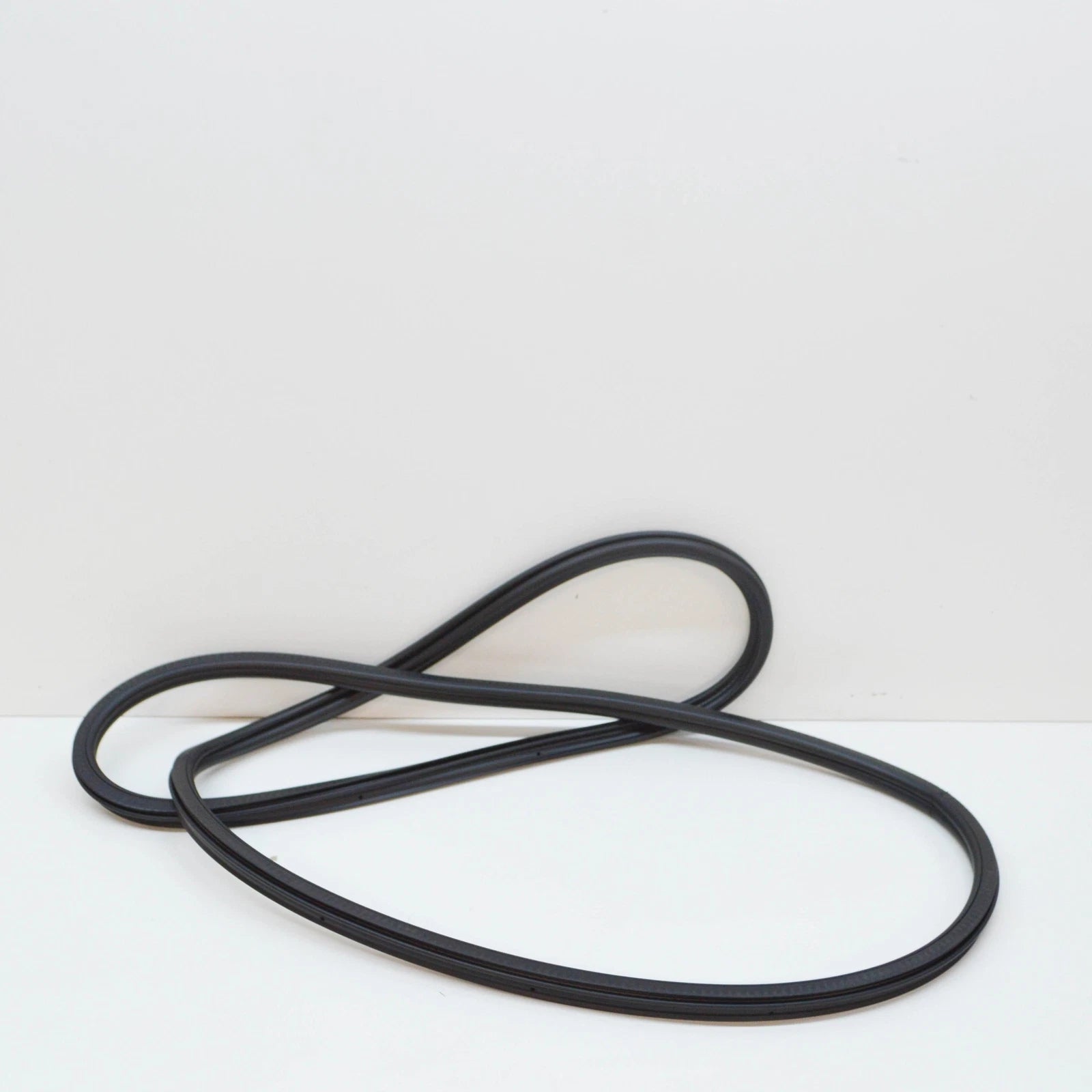 NEW AUDI A6 AVANT C6 REAR LID SEAL 4F9827705H