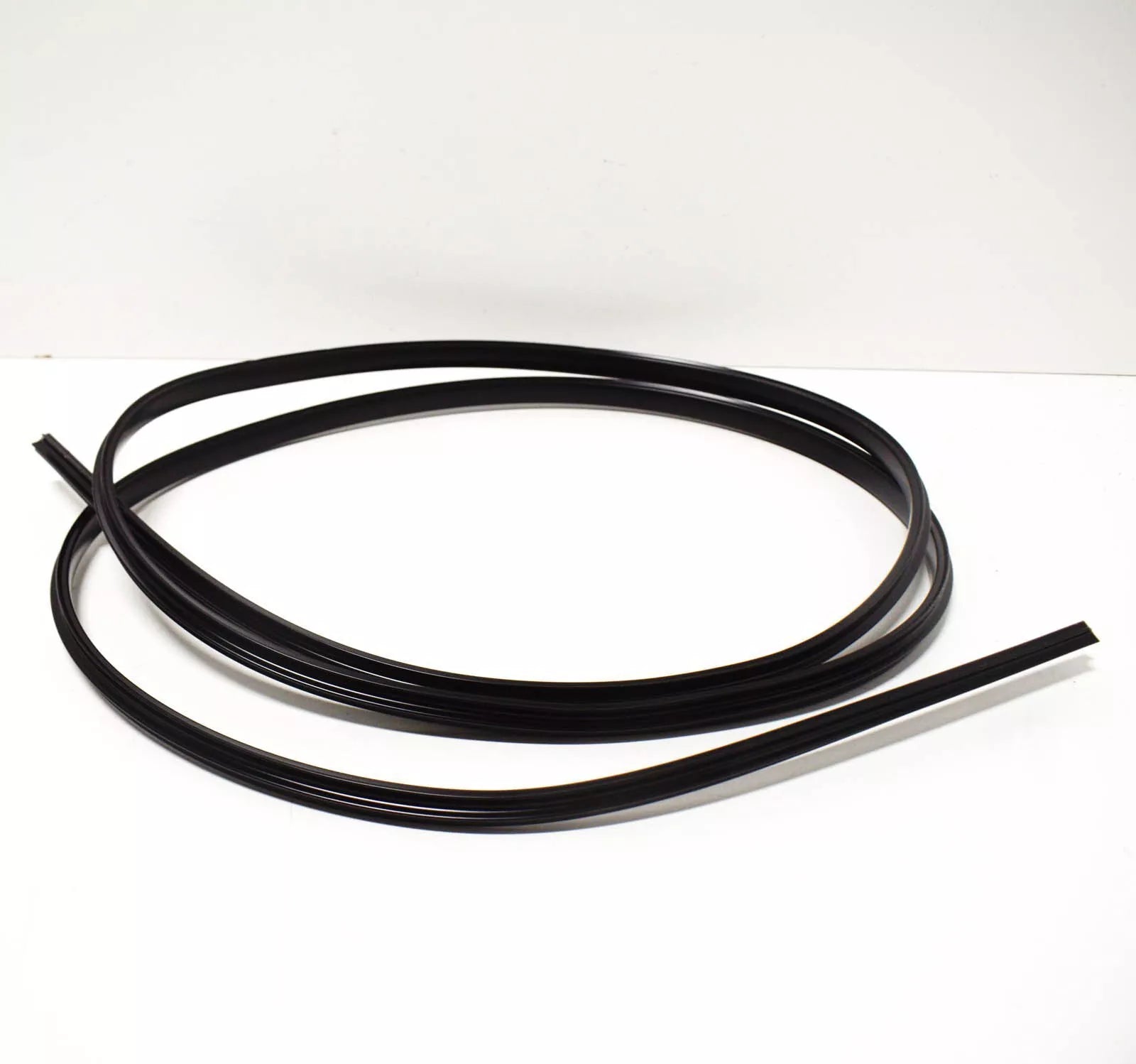 NEW BMW 5 E28 WINDSHIELD UPPER RUBBER MOULDING WEATHERSTRIP 51311959969 1959969