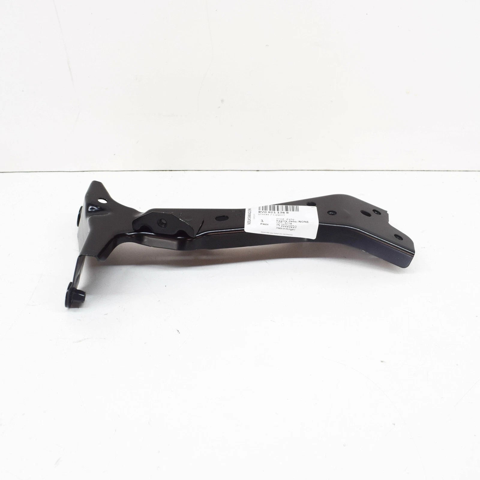 NEW AUDI A3 SPORTBACK 8V FRONT RIGHT FENDER BRACKET 8V0821136B