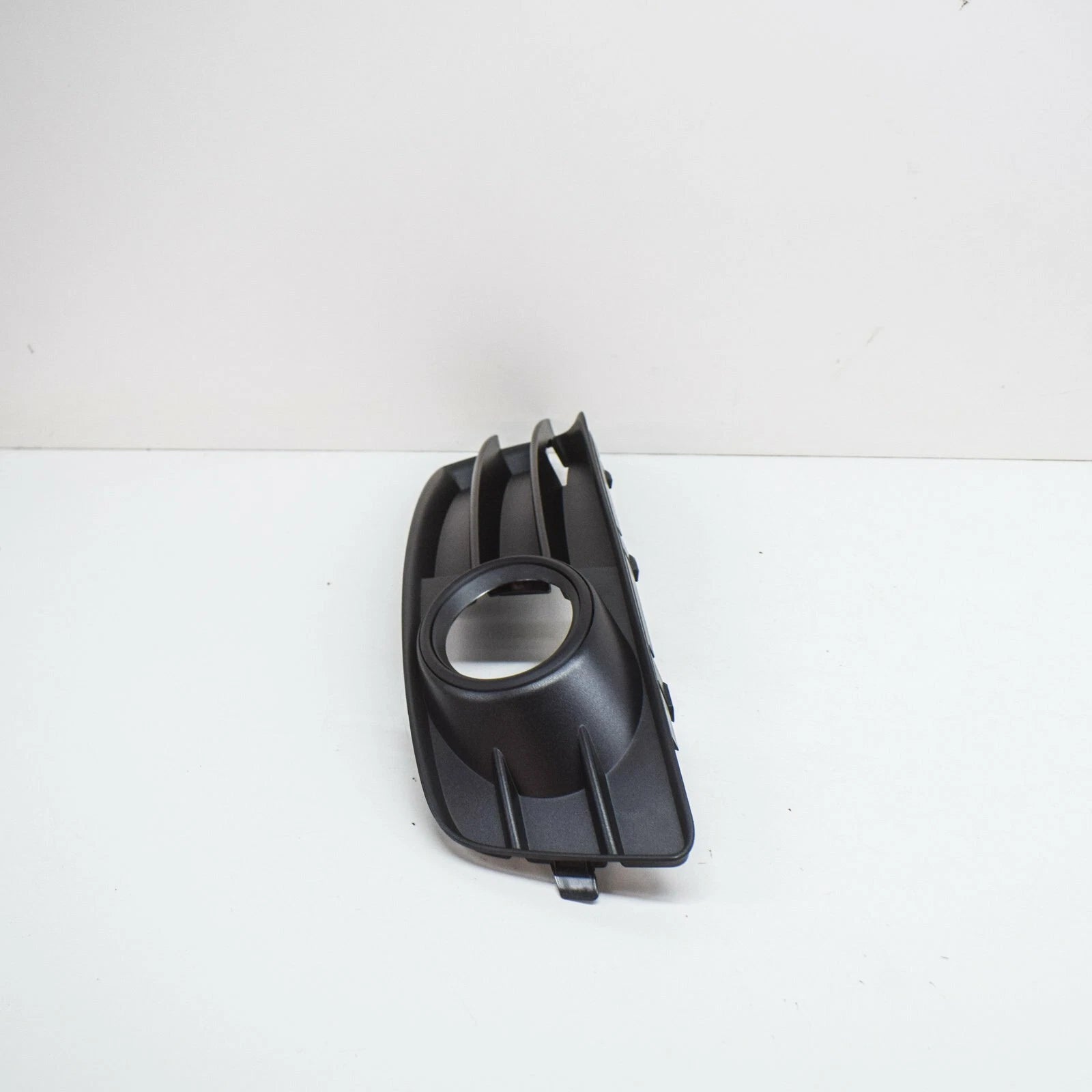 NEW AUDI A3 S3 8P FRONT RIGHT FOG LIGHT GRILLE 8P0807682FZDE