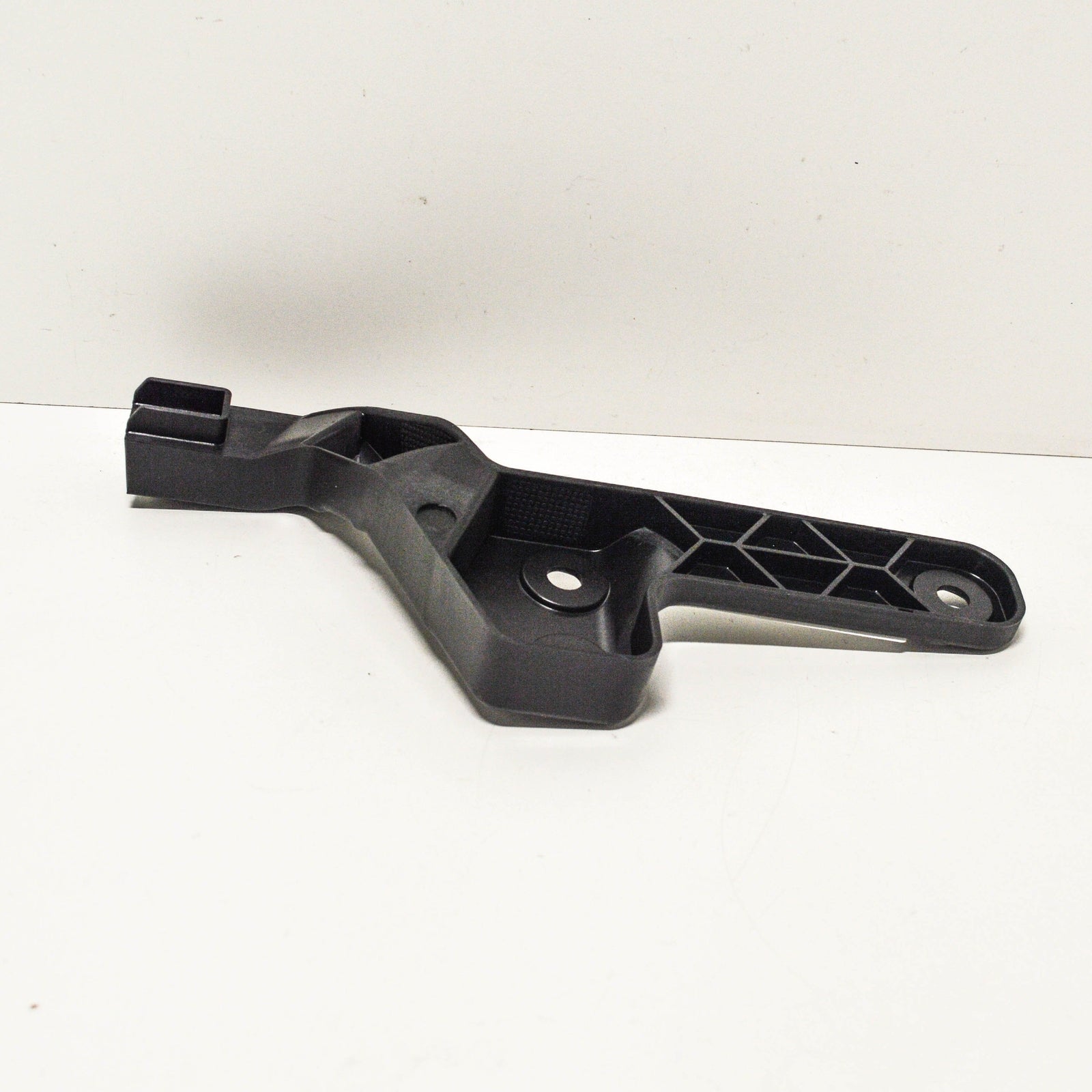 NEW AUDI TT 8S REAR RIGHT BUMPER RETAINIG STRIP BRACKET 8S0807330D ORIGINAL