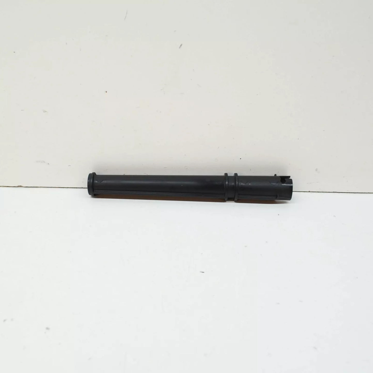 NEW AUDI A1 8X AIR FILTER WATER DRAINAGE HOSE 04E129637 ORIGINAL