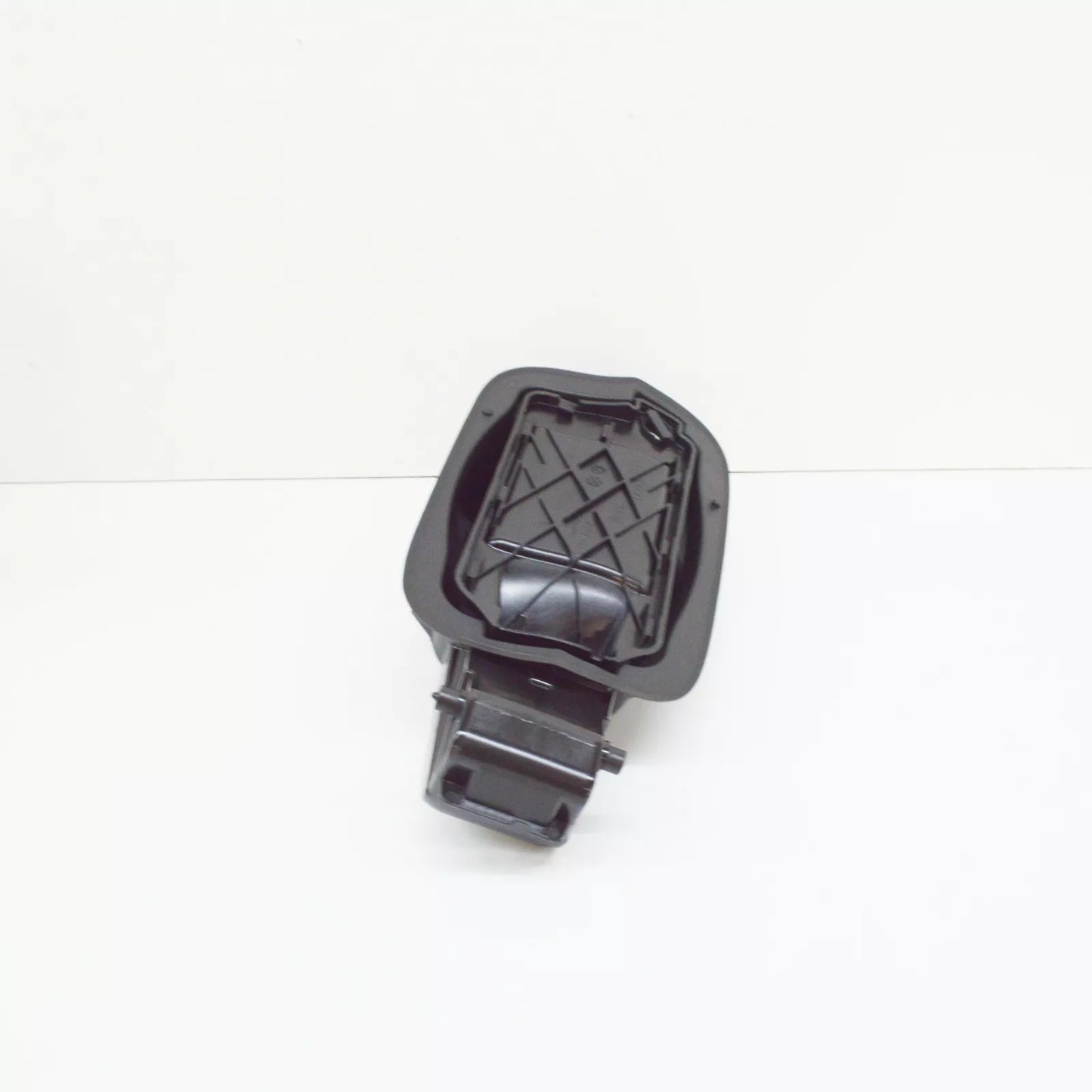 NEW AUDI A3 S3 8V FUEL TANK FILLER HOUSING INSERT 8V4809906K