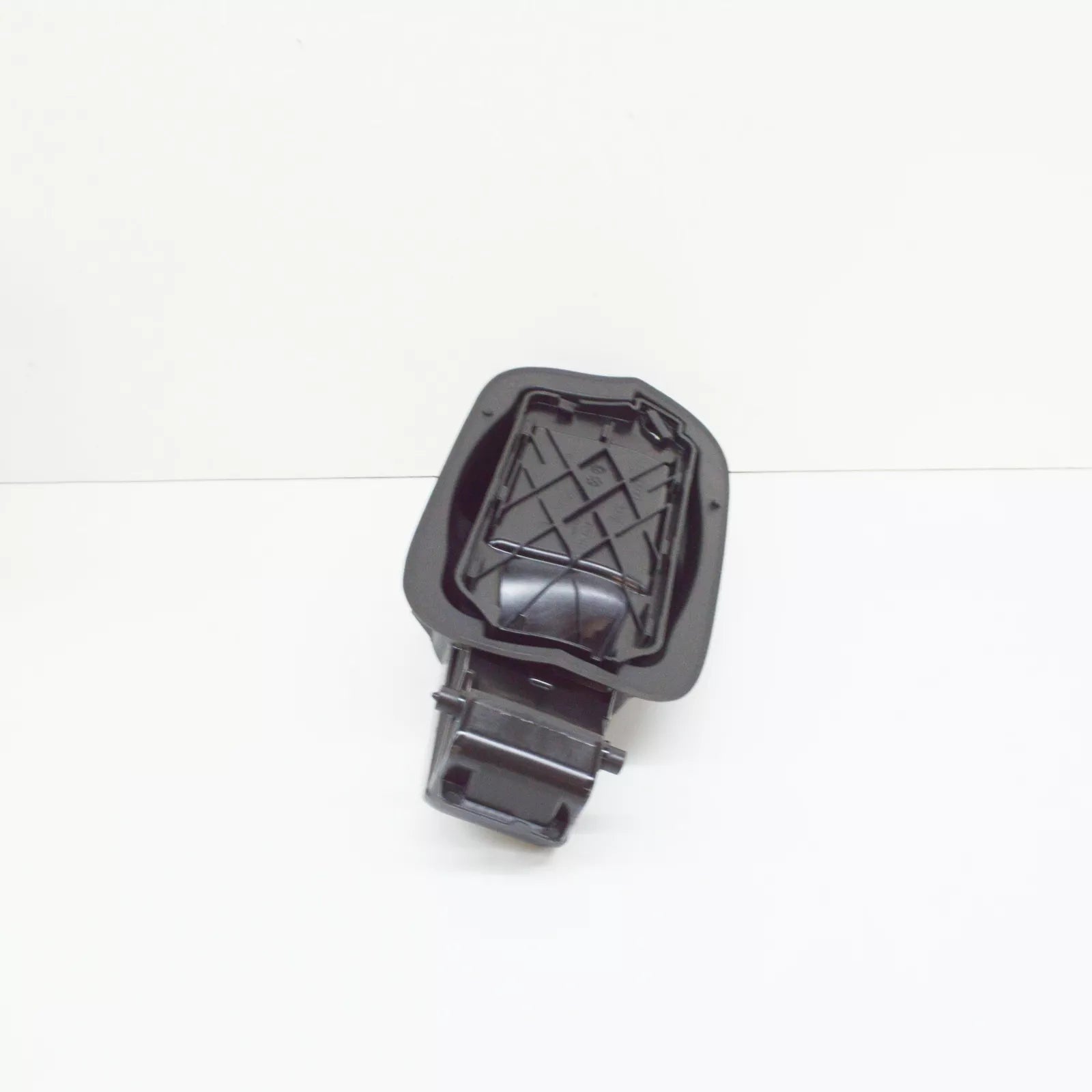 NEW AUDI A3 S3 8V FUEL TANK FILLER HOUSING INSERT 8V4809906K