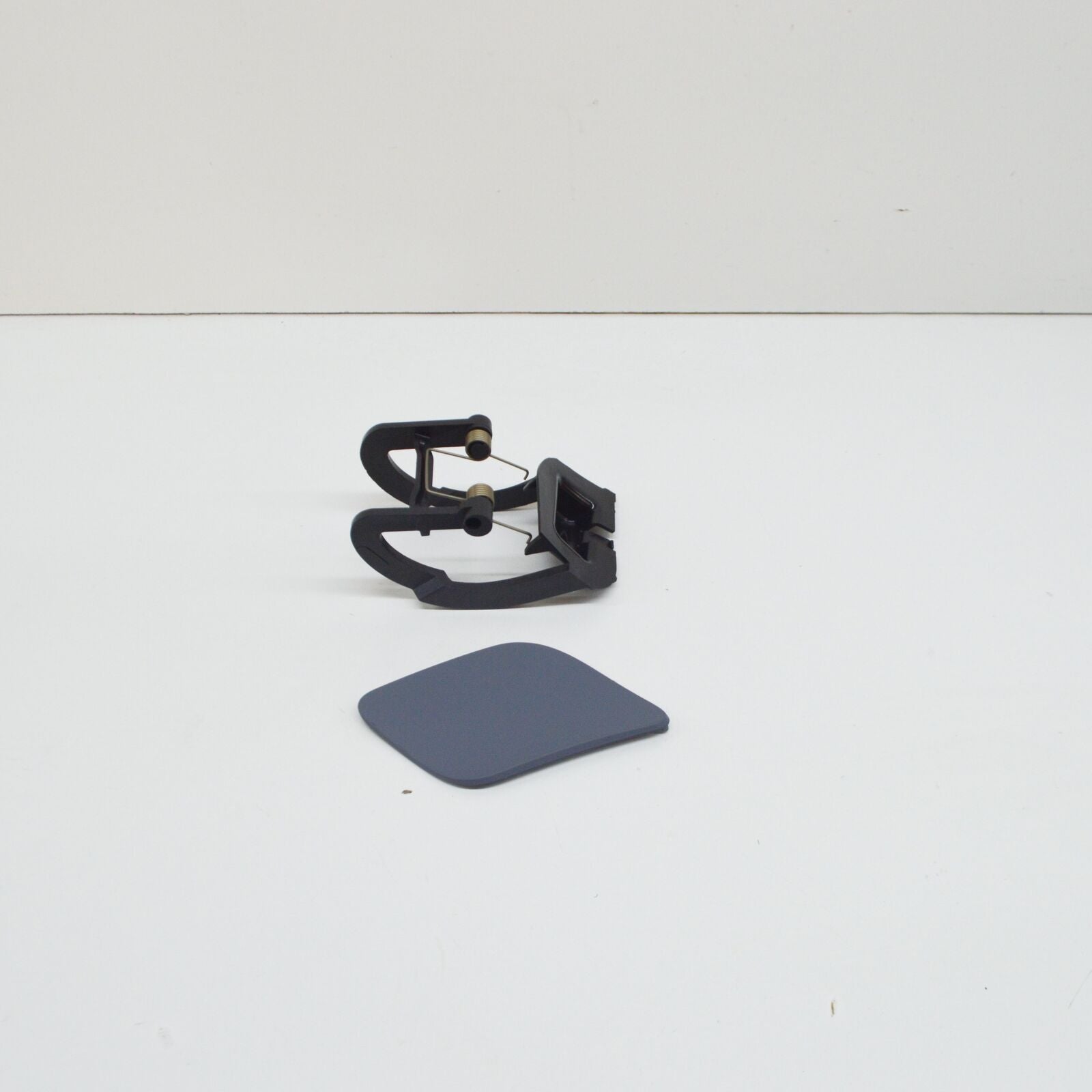 NEW MB CLS C219 RIGHT HEADLIGHT WASHER COVER CAP A21988004059999 ORIGINAL