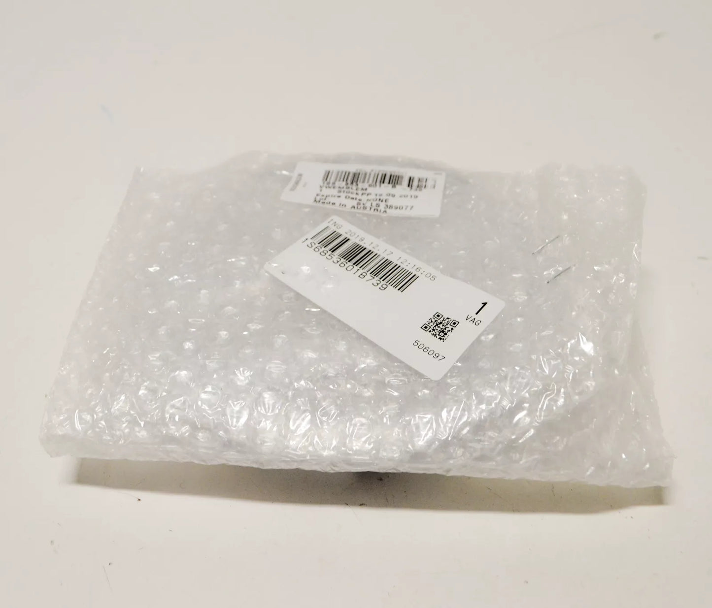 NEW VOLKSWAGEN UP FRONT BUMPER RADIATOR GRILLE EMBLEM 1S6853601B739 ORIGINAL