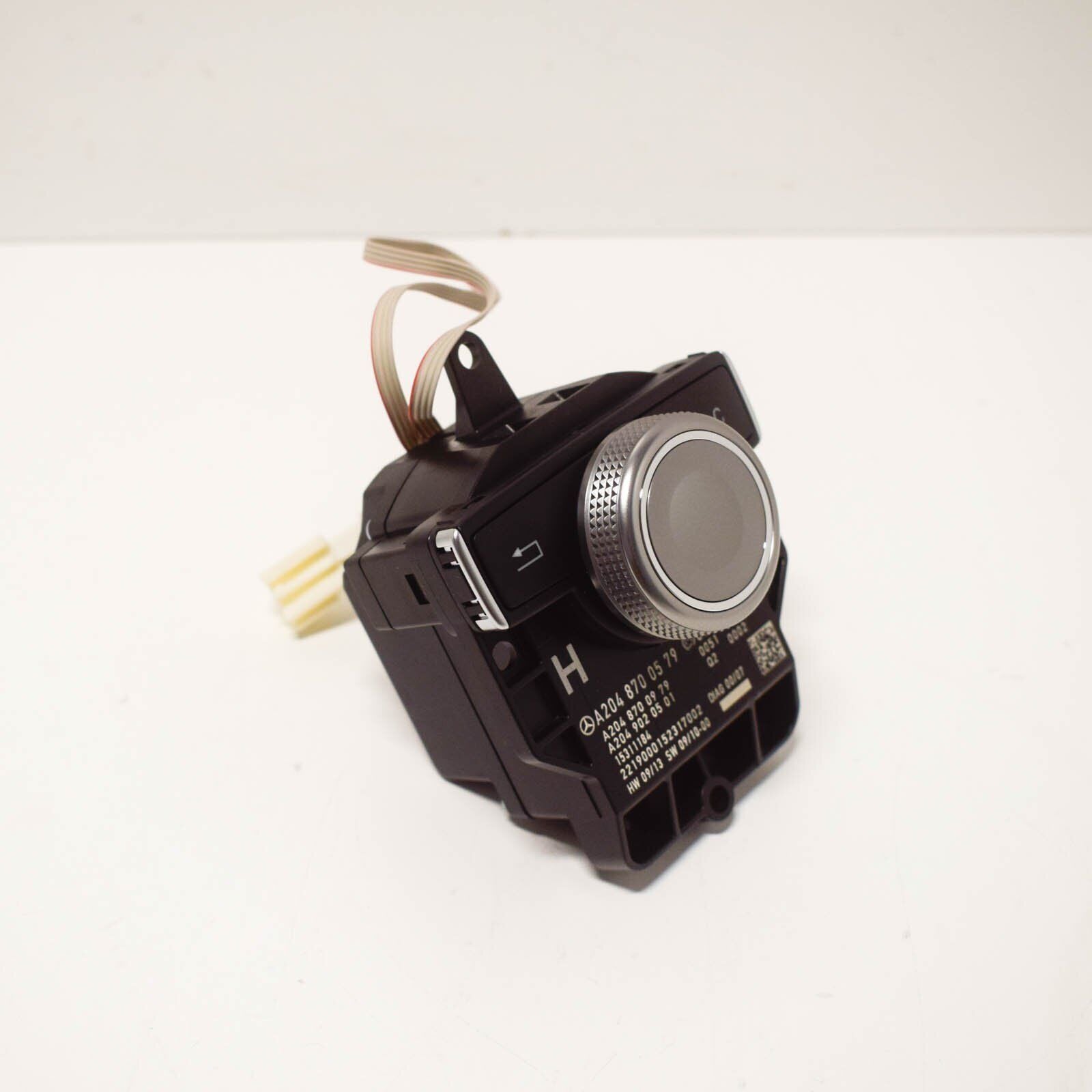 NEW MB C W204 CENTER CONSOLE STERIO CONTROL SWITCH A2048700579 ORIGINAL