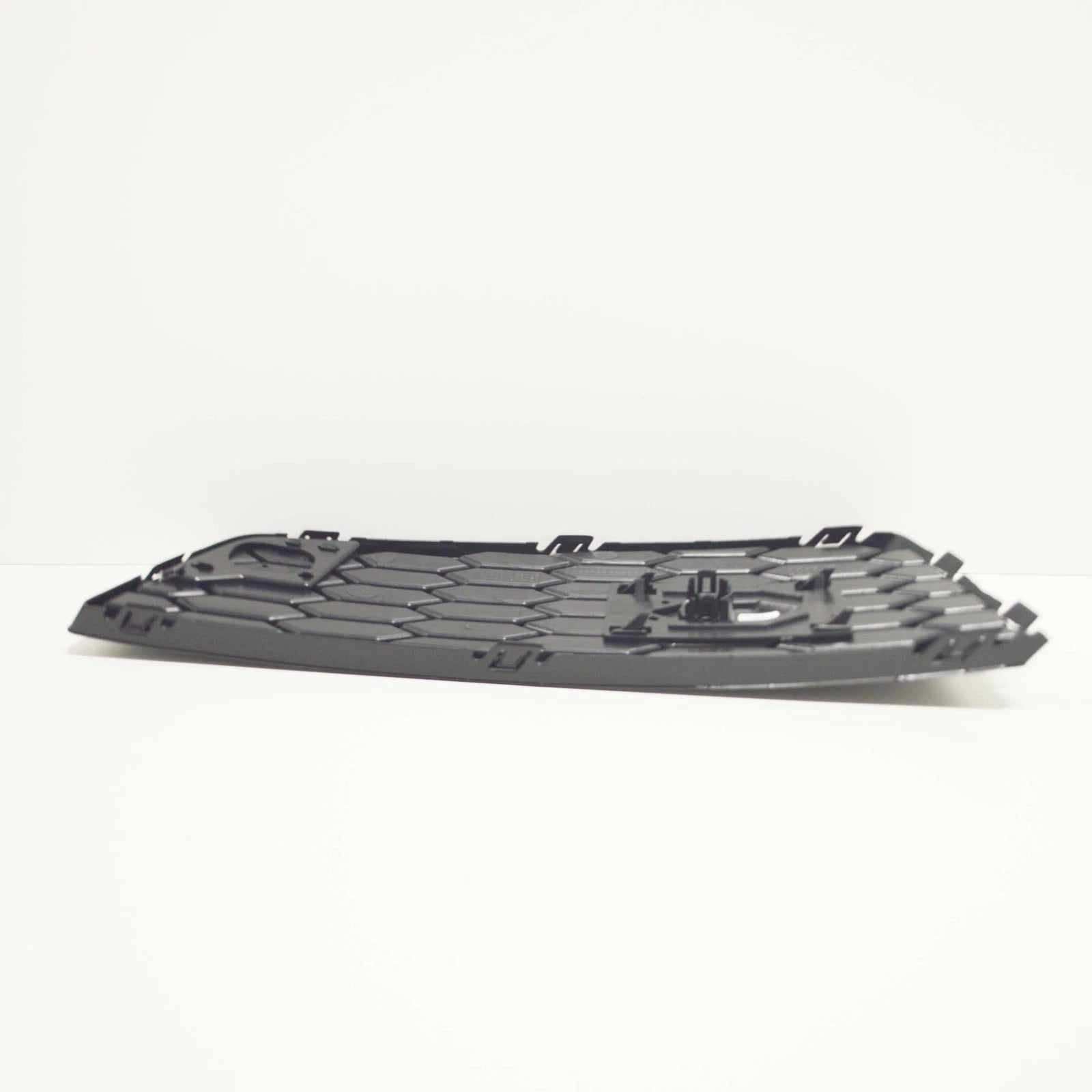 NEW AUDI Q3 8U FRONT BUMPER RIGHT SIDE GRILLE 8U0807682TT94