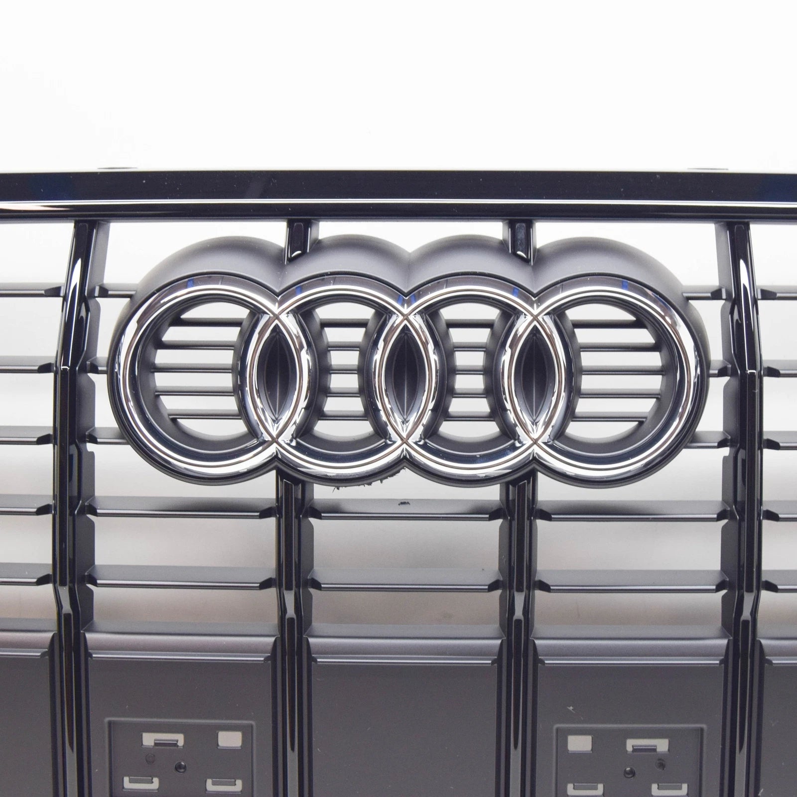 NEW AUDI Q3 F3 RADIATOR GRILLE 83A853651FCKA 83A853651F CKA ORIGINAL