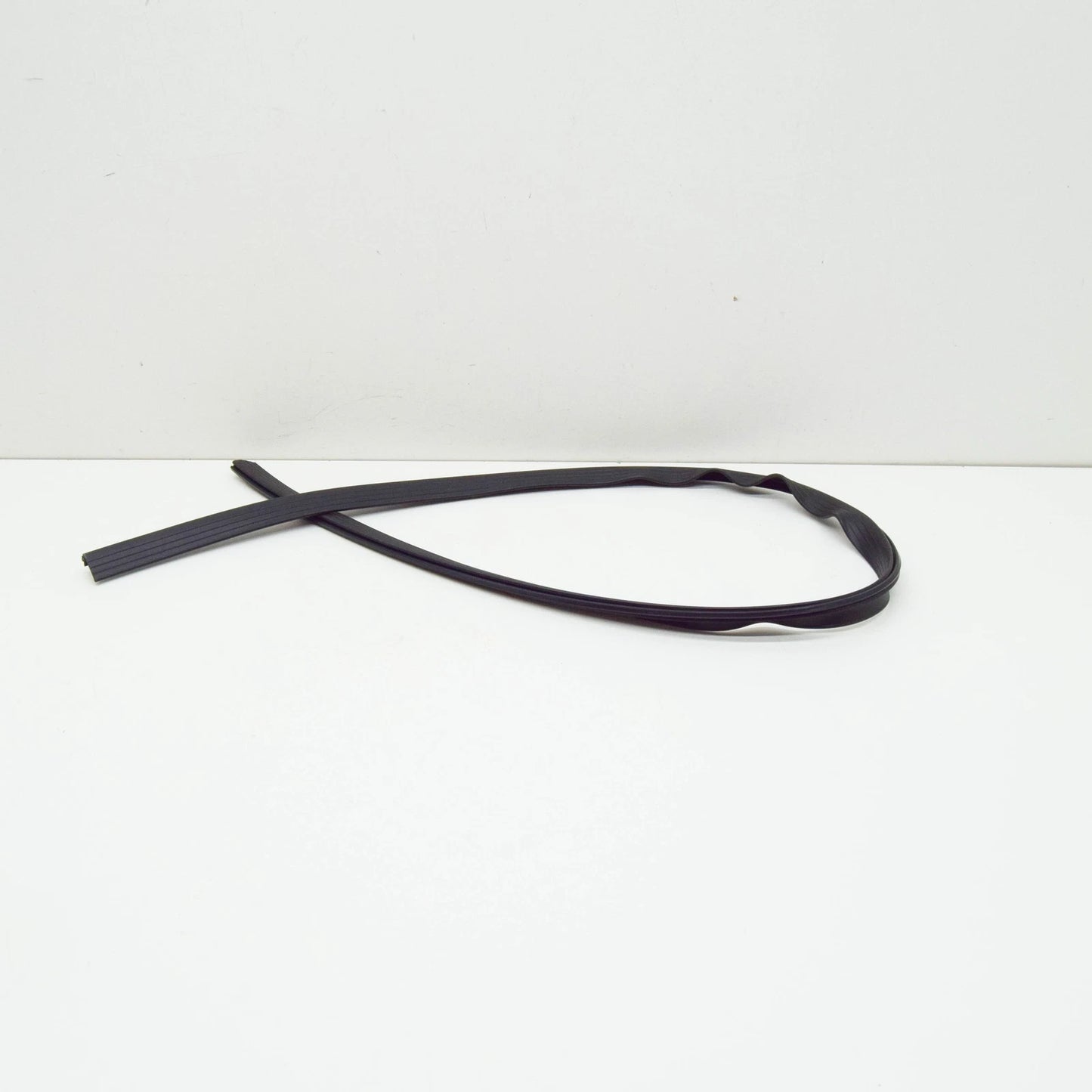 NEW VW TOUAREG 7P REAR SUNROOF GLASS SEAL 7P0877913 ORIGINAL