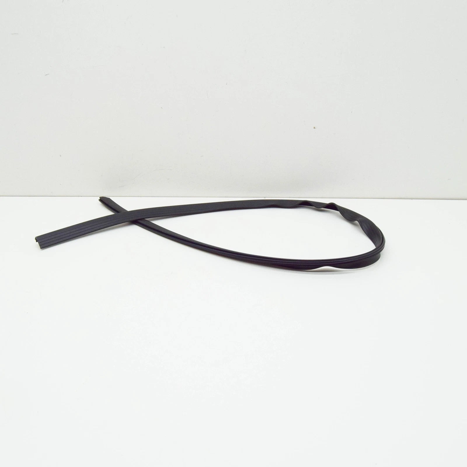 NEW VW TOUAREG 7P REAR SUNROOF GLASS SEAL 7P0877913 ORIGINAL