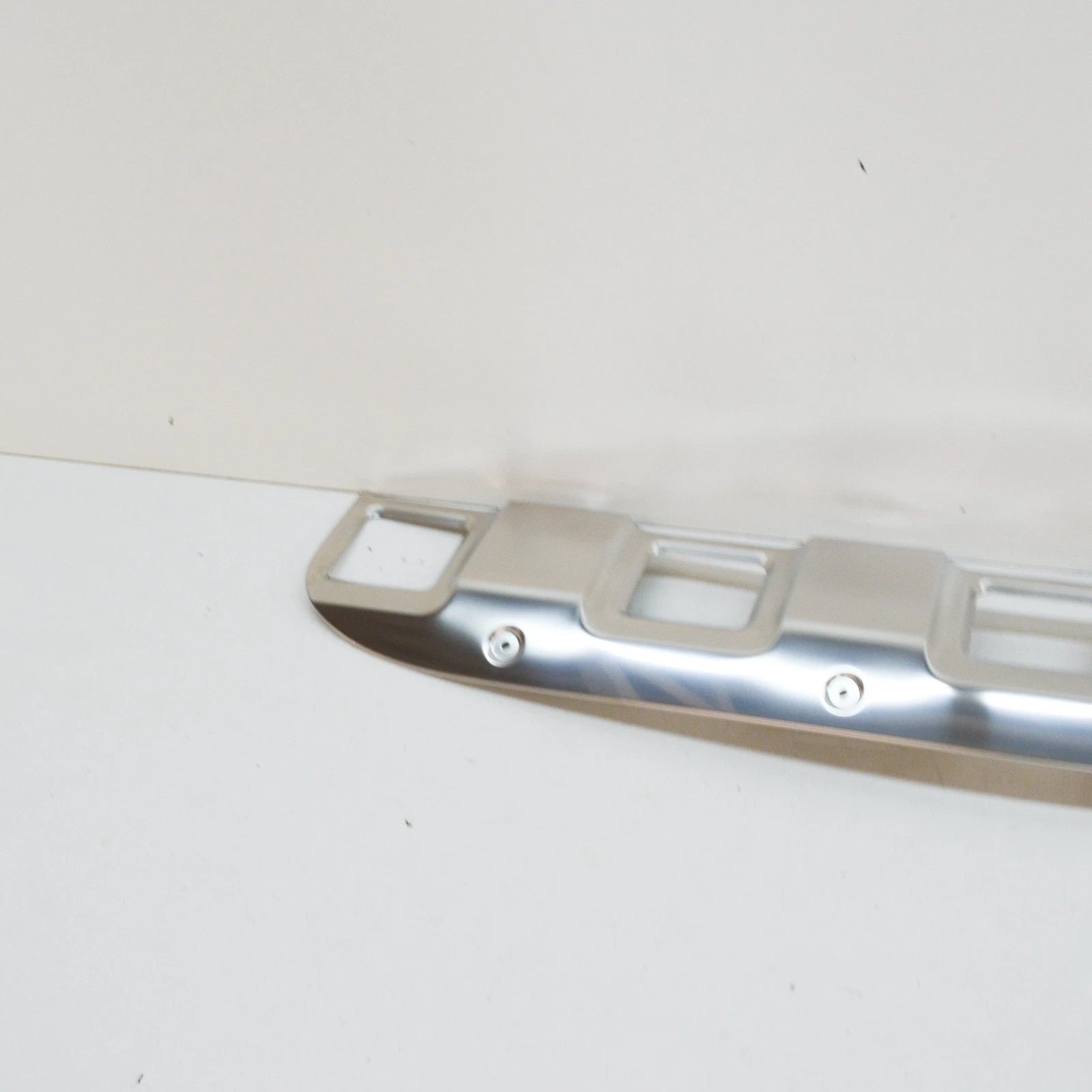 NEW MERCEDES-BENZ ML W164 FRONT BUMPER BOTTOM CENTER COVER A1648850022 ORIGINAL