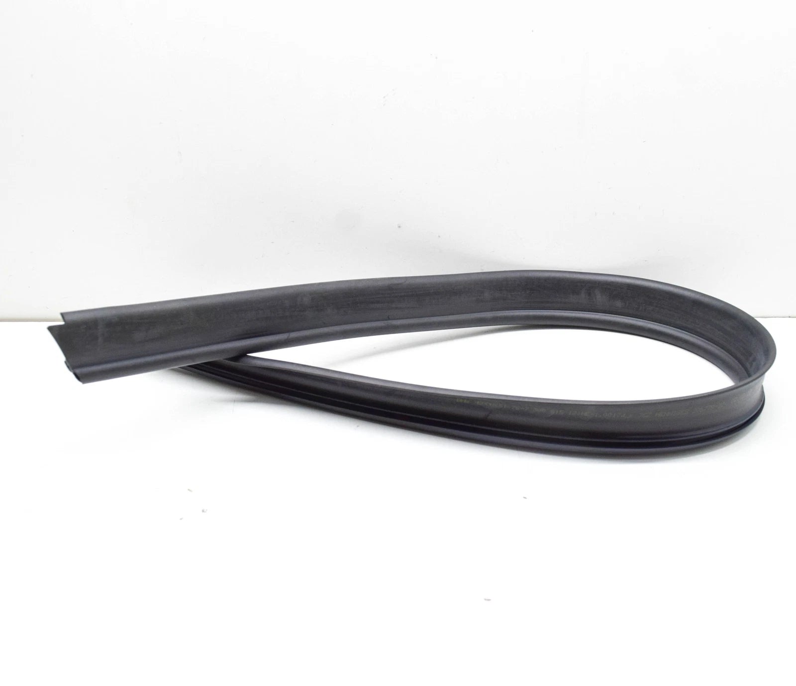 NEW BMW 2 F45 FRONT ENGINE HOOD SEALING 51767300515 7300515 ORIGINAL