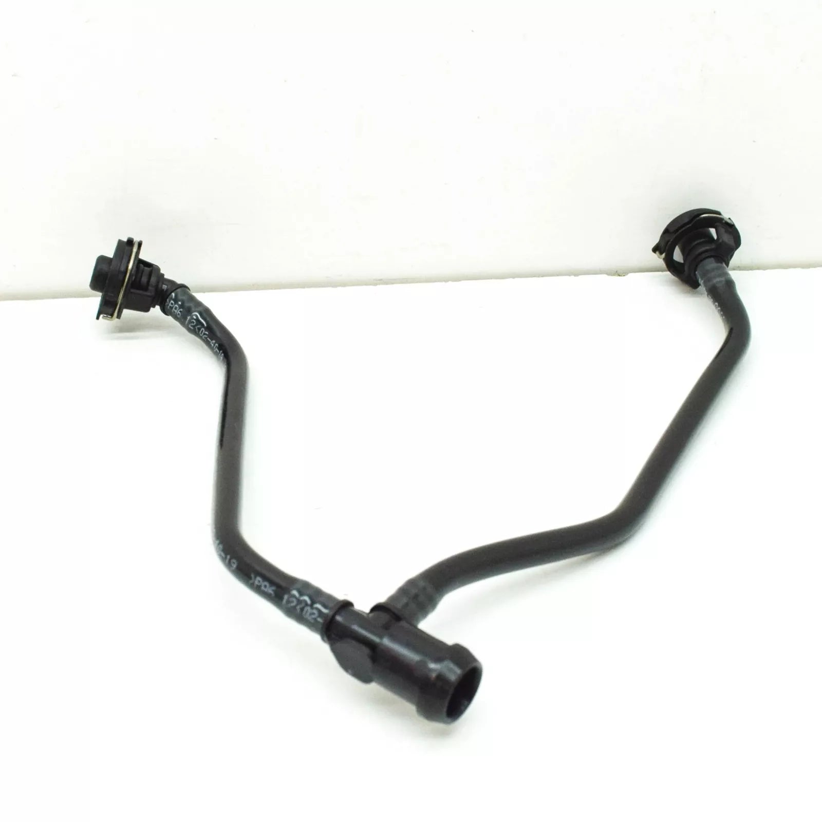 NEW AUDI A5 SPORTBACK F5 ENGINE BREATHER LINE 8W0121081DS ORIGINAL