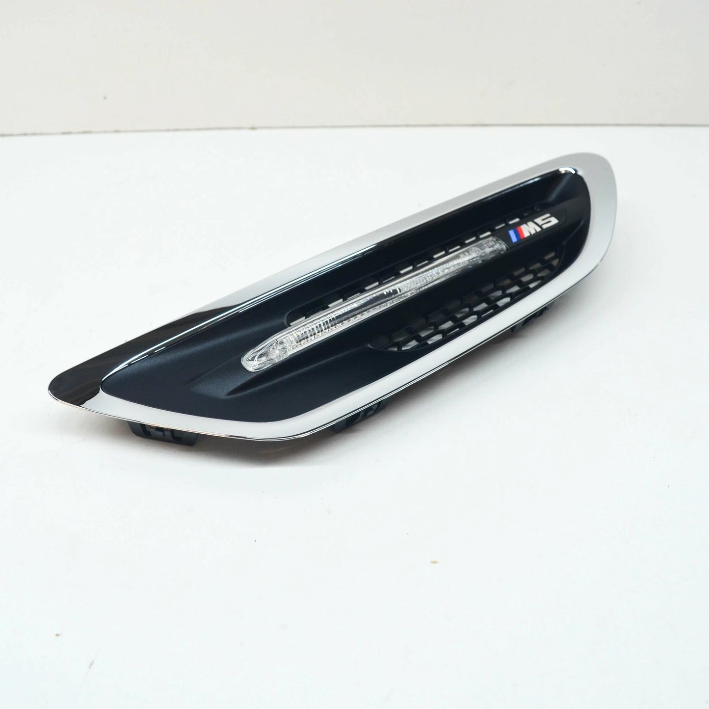 NEW BMW M5 F10 M FRONT RIGHT SIDE PANEL GRILLE TRIM REPEATER 51134805798