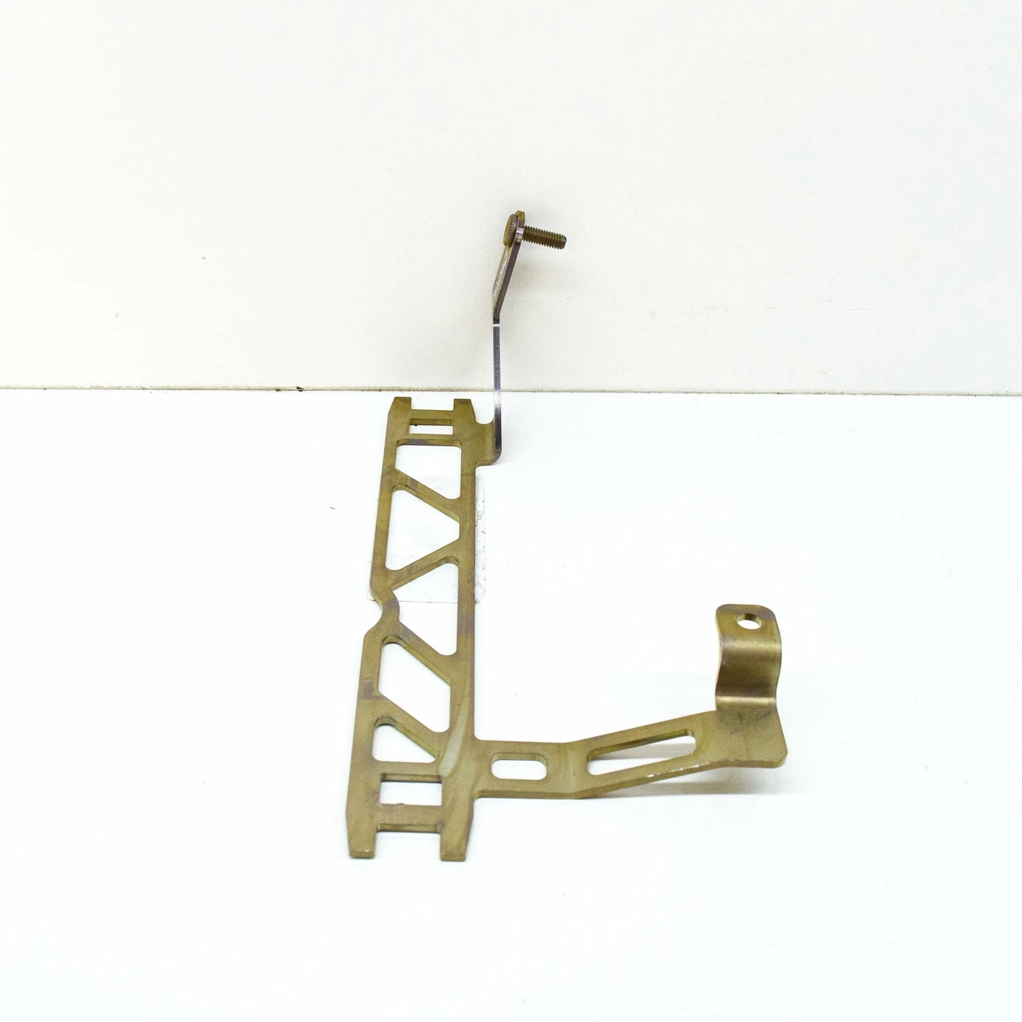 NEW MERCEDES-BENZ E-CLASS W212 LEFT WHEEL ARCH COOLER BRACKET A2125010071