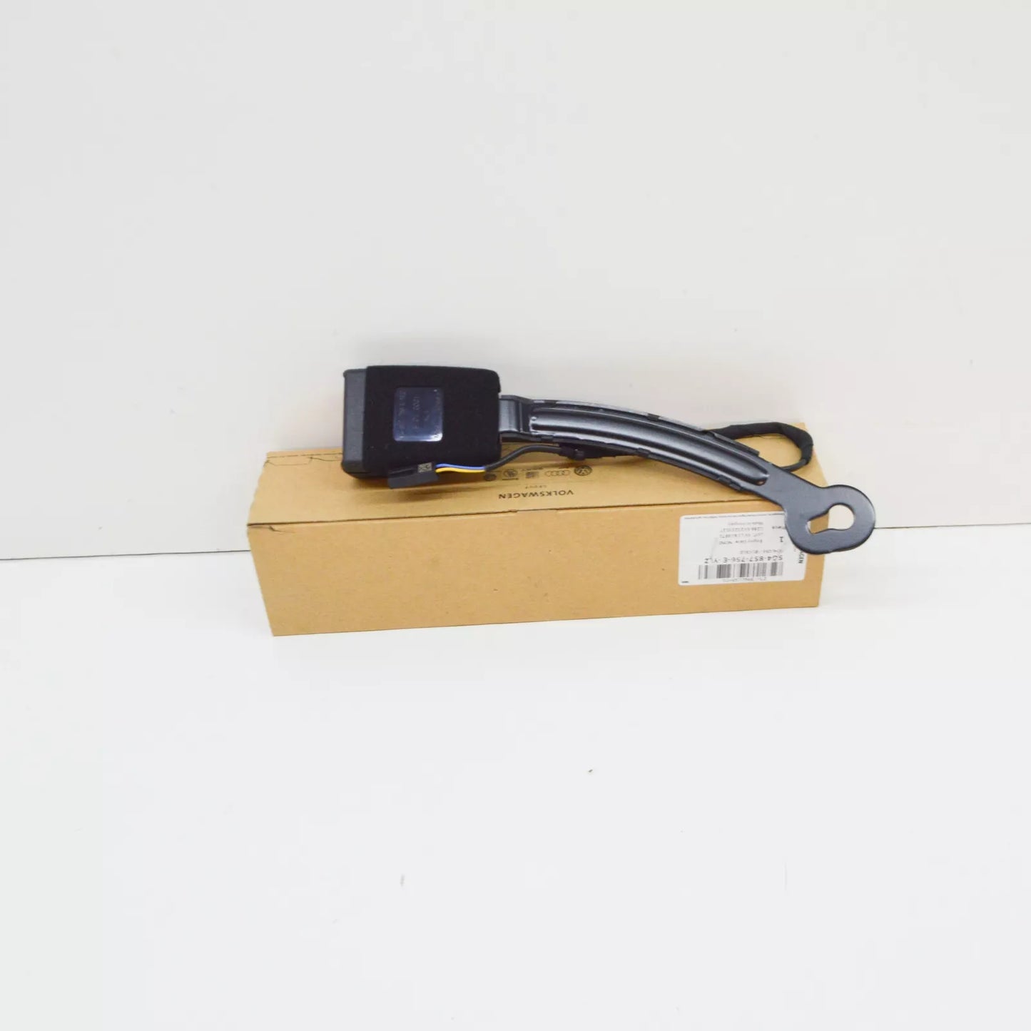 NEW VOLKSWAGEN GOLF MK7 FRONT RIGHT SEAT BELT LATCH 5G4857756EYLZ