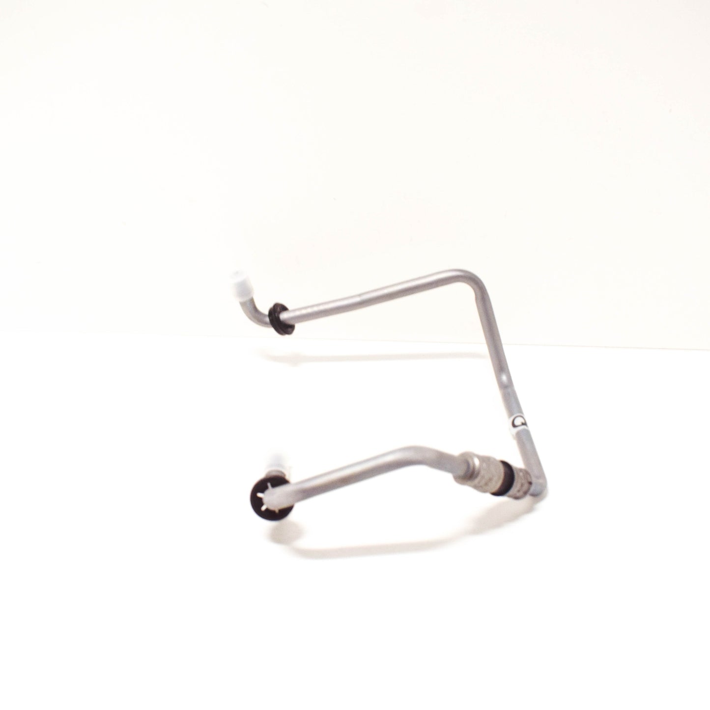 NEW MERCEDES-BENZ C-CLASS W204 RADIATOR OIL LINE A2045280924 ORIGINAL