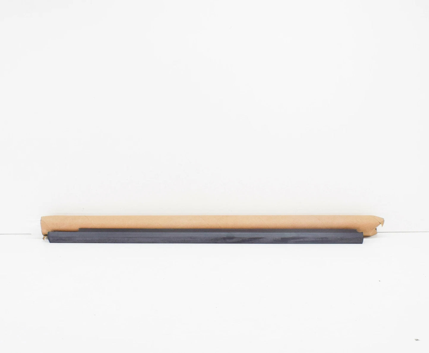 NEW MERCEDES-BENZ ML W163 FRONT RIGHT DOOR WINDOW COVER A1637201424