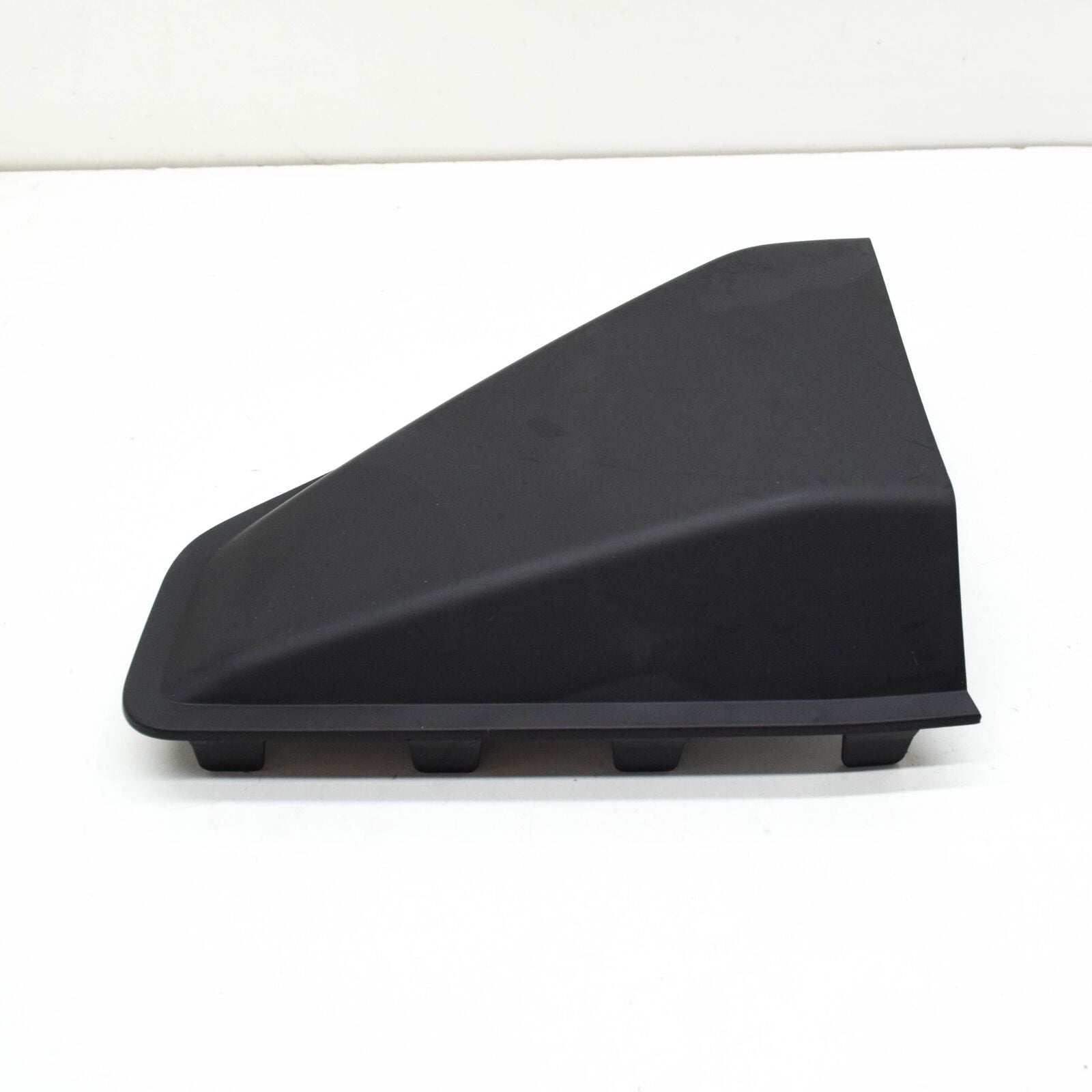 NEW AUDI A3 SPORTBACK 8YA FRONT LEFT AIR GUIDE 8Y0807605 ORIGINAL