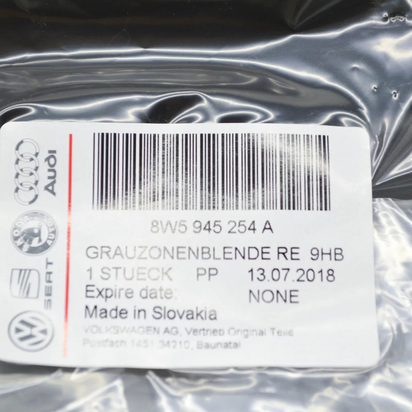 NEW AUDI A4 AVANT B9 REAR RIGHT TAILLIGHT TRIM 8W5945254A ORIGINAL