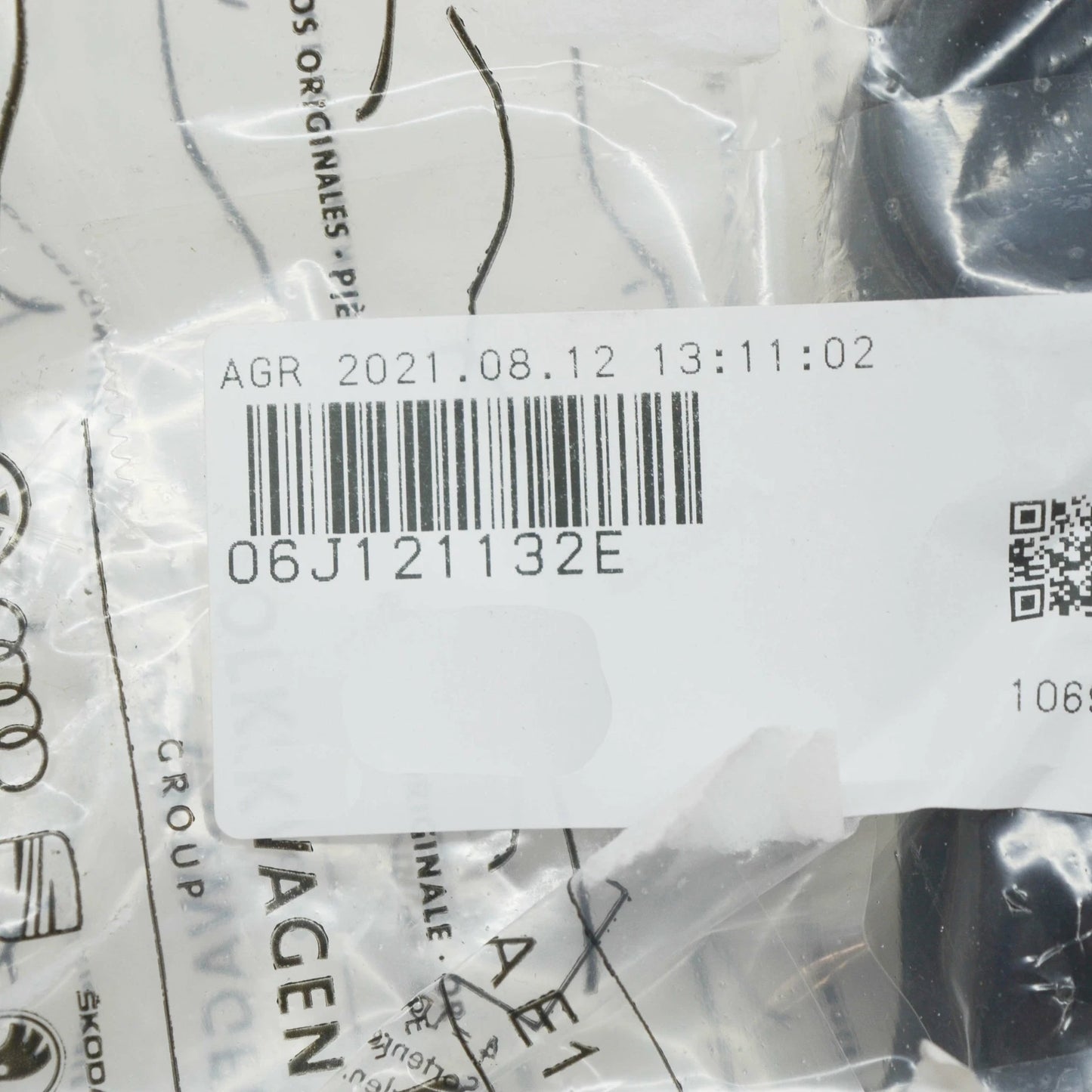 NEW VOLKSWAGEN CC ENGINE WATER PUMP CONNECTION 06J121132E