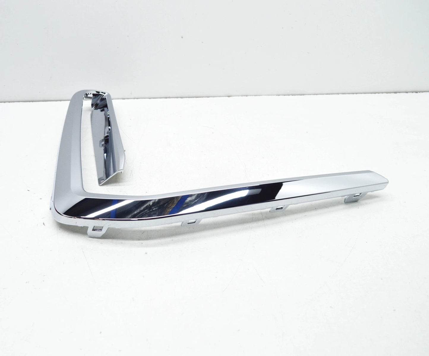 NEW BMW X7 G07 FRONT BUMPER LEFT FINISHER TRIM 51118745739 ORIGINAL