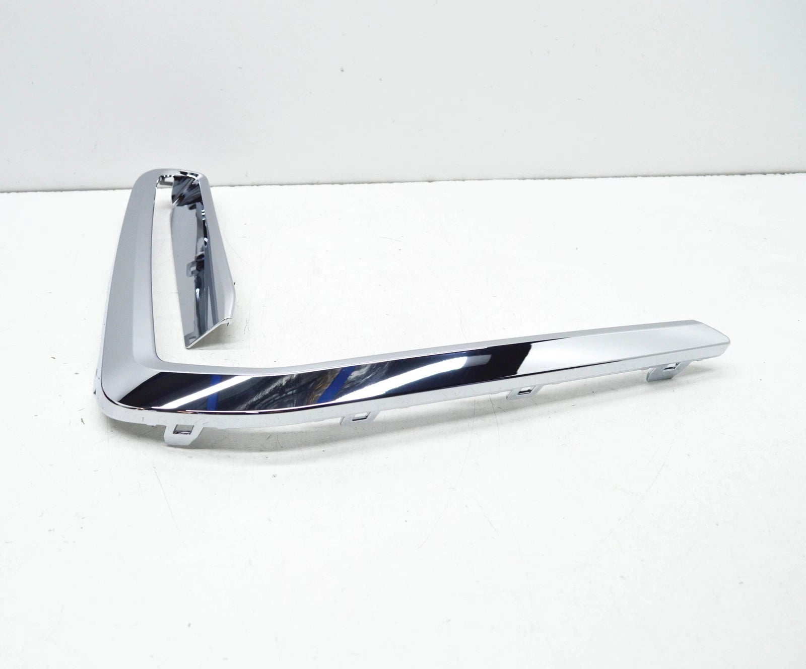 NEW BMW X7 G07 FRONT BUMPER LEFT FINISHER TRIM 51118745739 ORIGINAL