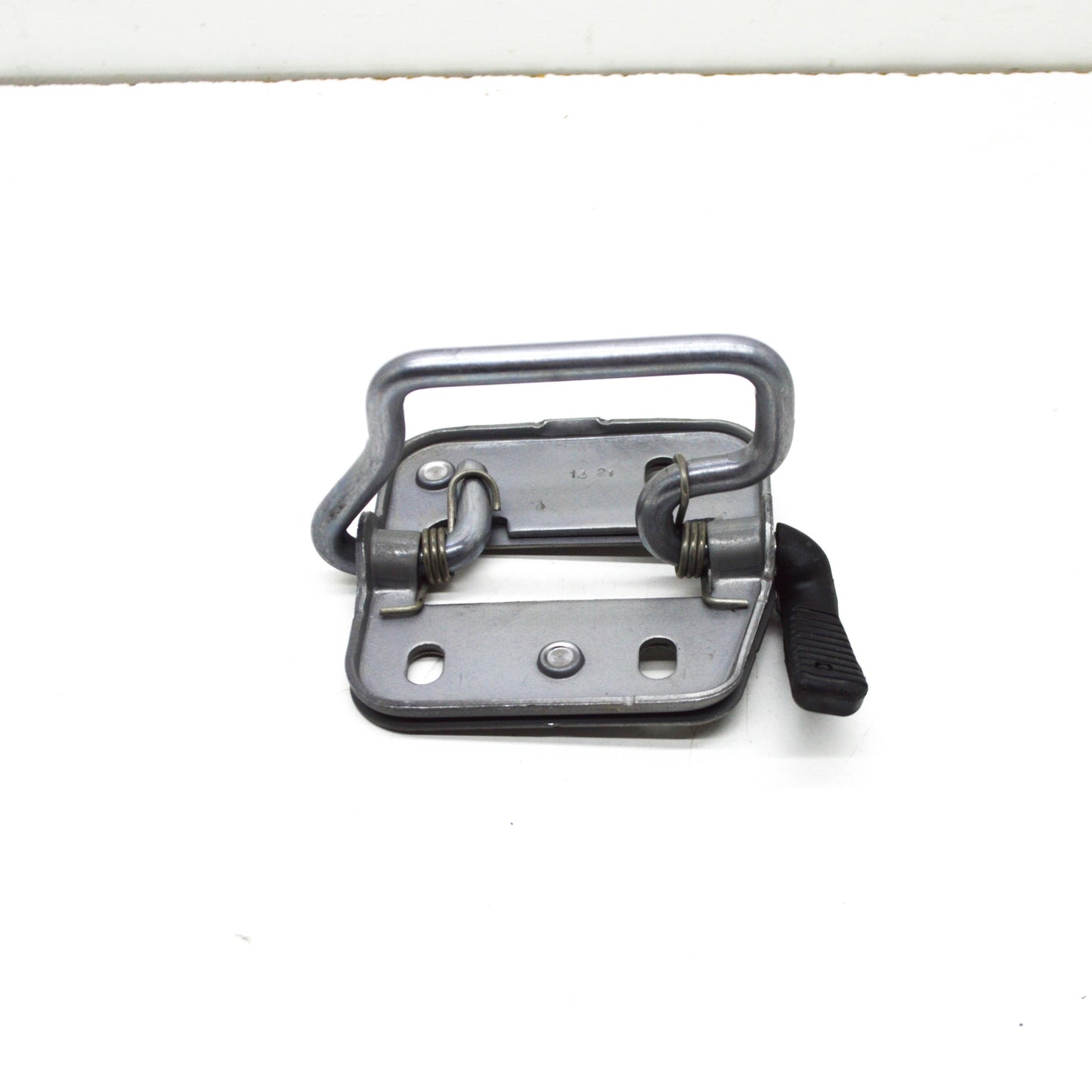 NEW VW TOURAN 5TN FRONT BONNET HOOD LATCH STRIKER PLATE 5TA823186A ORIGINAL