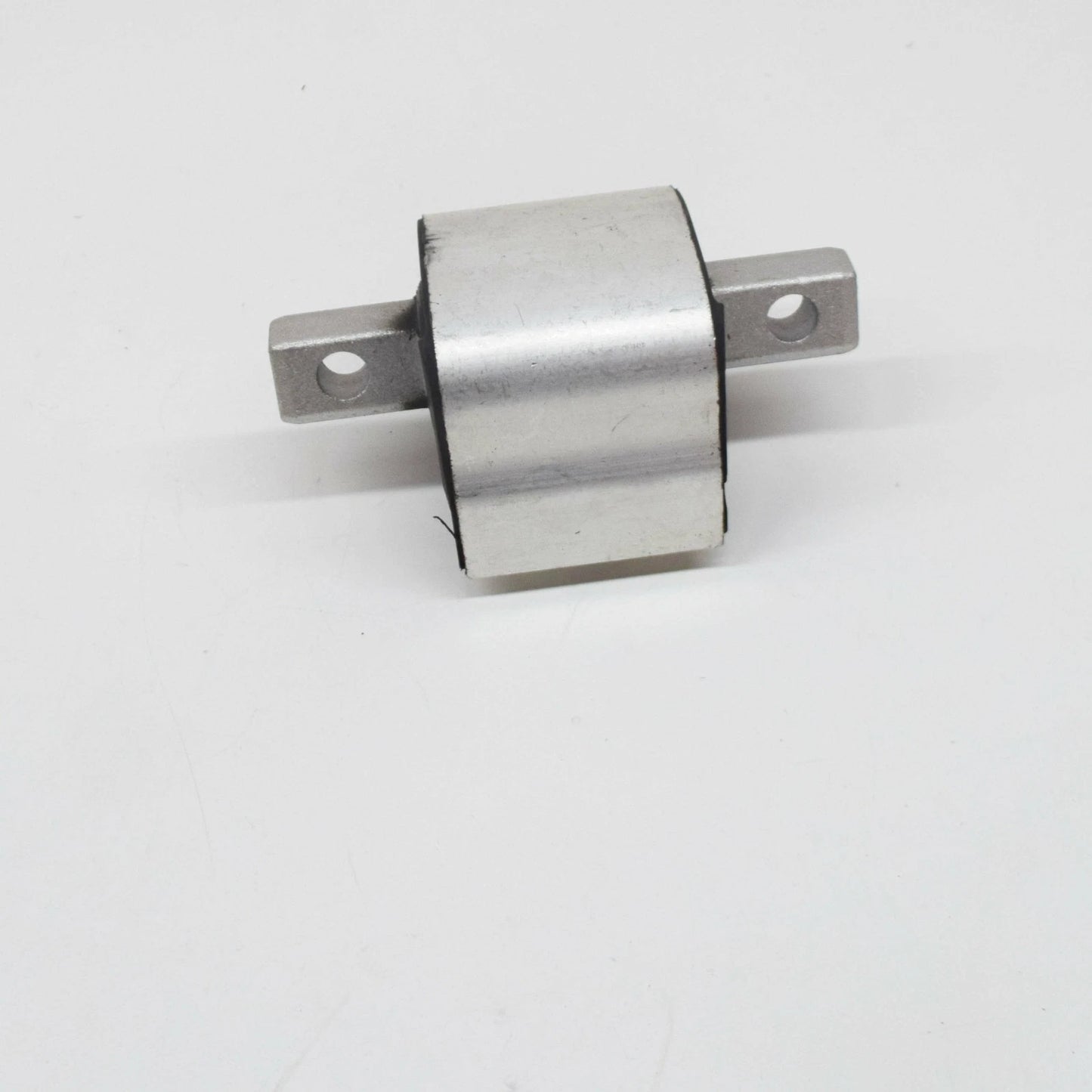 NEW MERCEDES-BENZ E W212 REAR ENGINE SUPPORT A2122401618